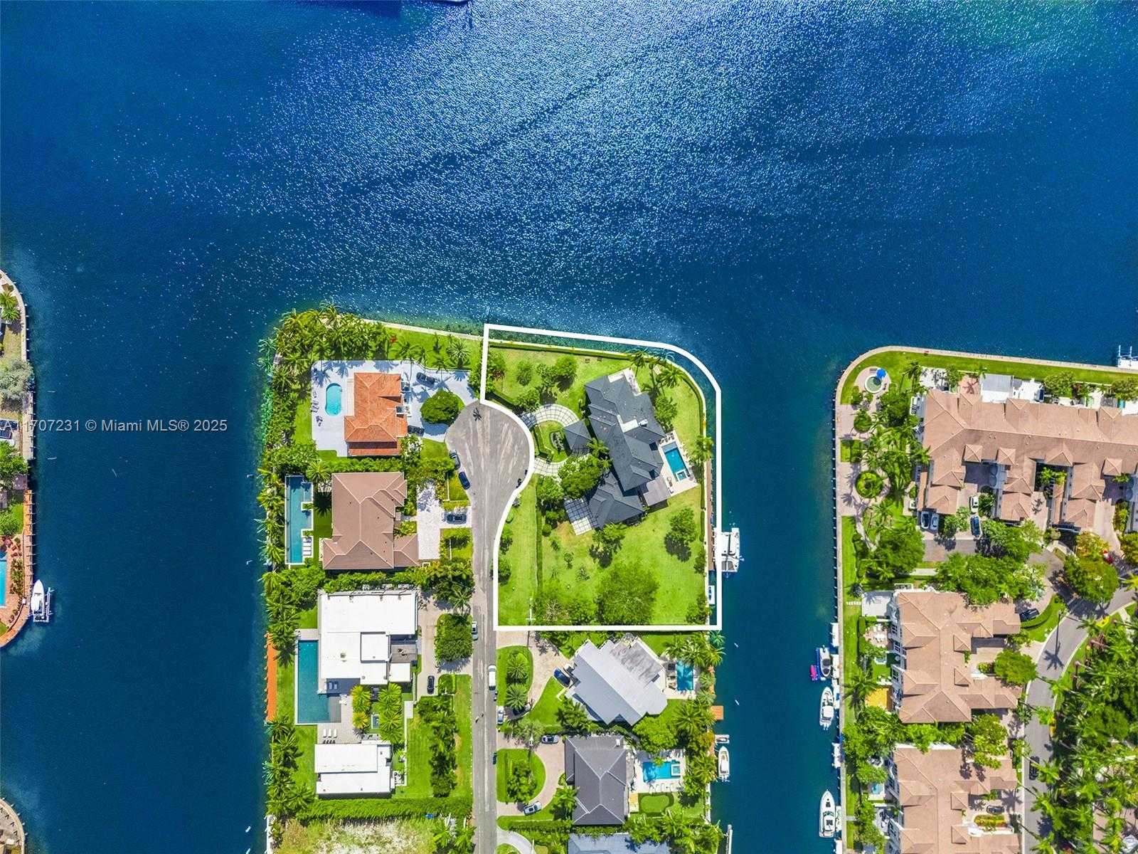 Small Image of 101 HOLIDAY DR, Hallandale Beach Number 43