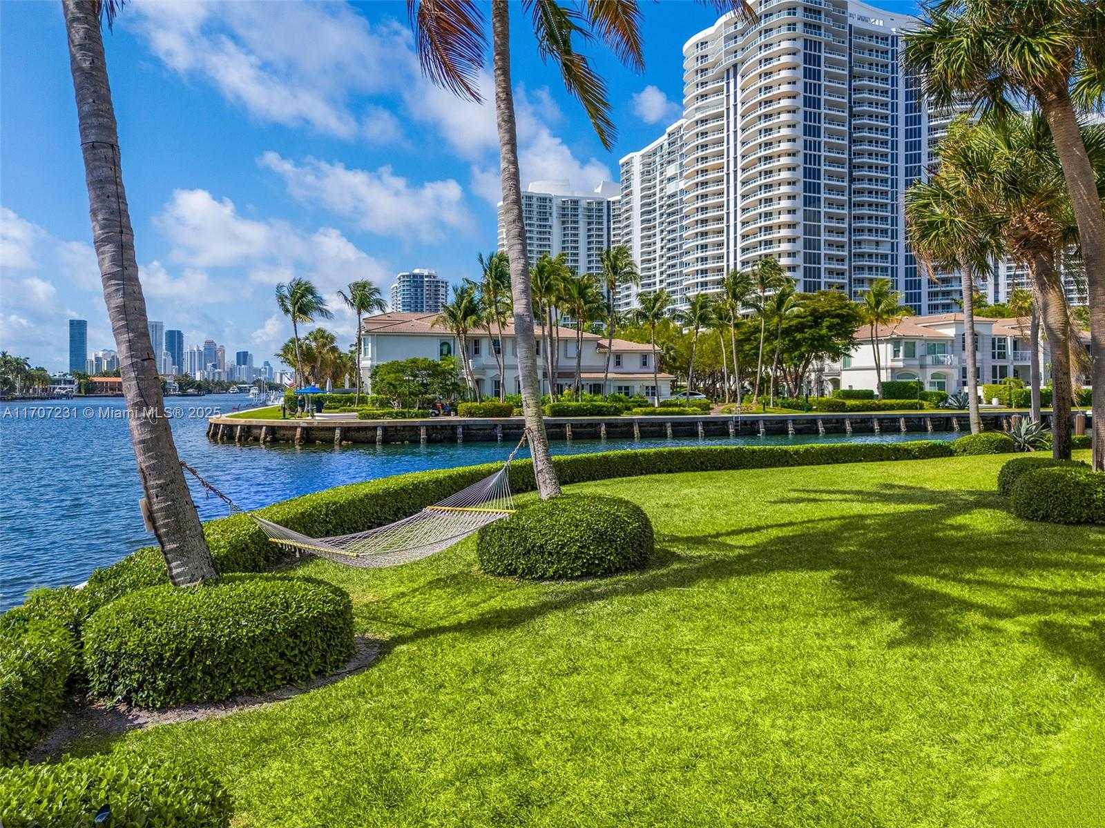 Small Image of 101 HOLIDAY DR, Hallandale Beach Number 46
