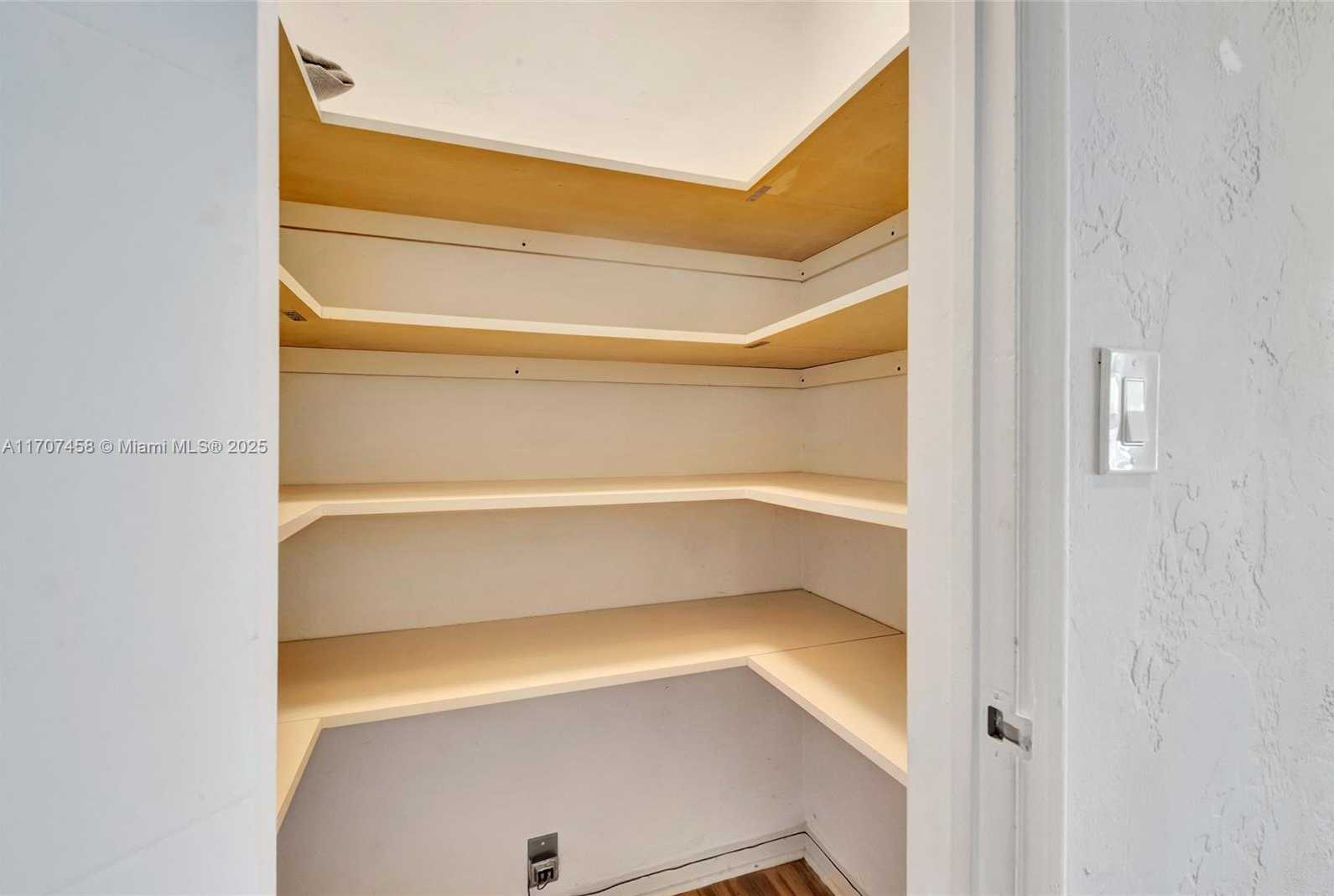 Small Image of 517 SOUTH 19TH AVE, Hollywood Number 14
