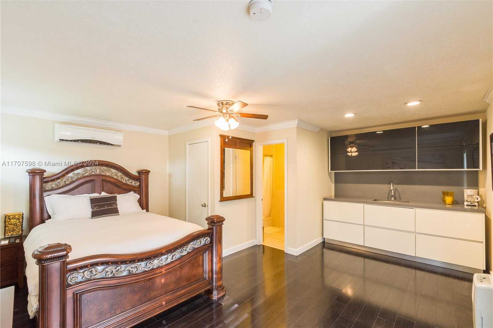 Small Image of 2514, Hollywood Number 10