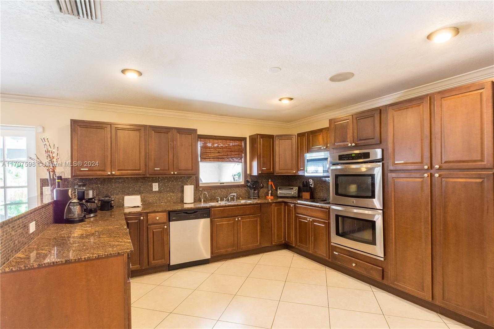 Small Image of 2514, Hollywood Number 4