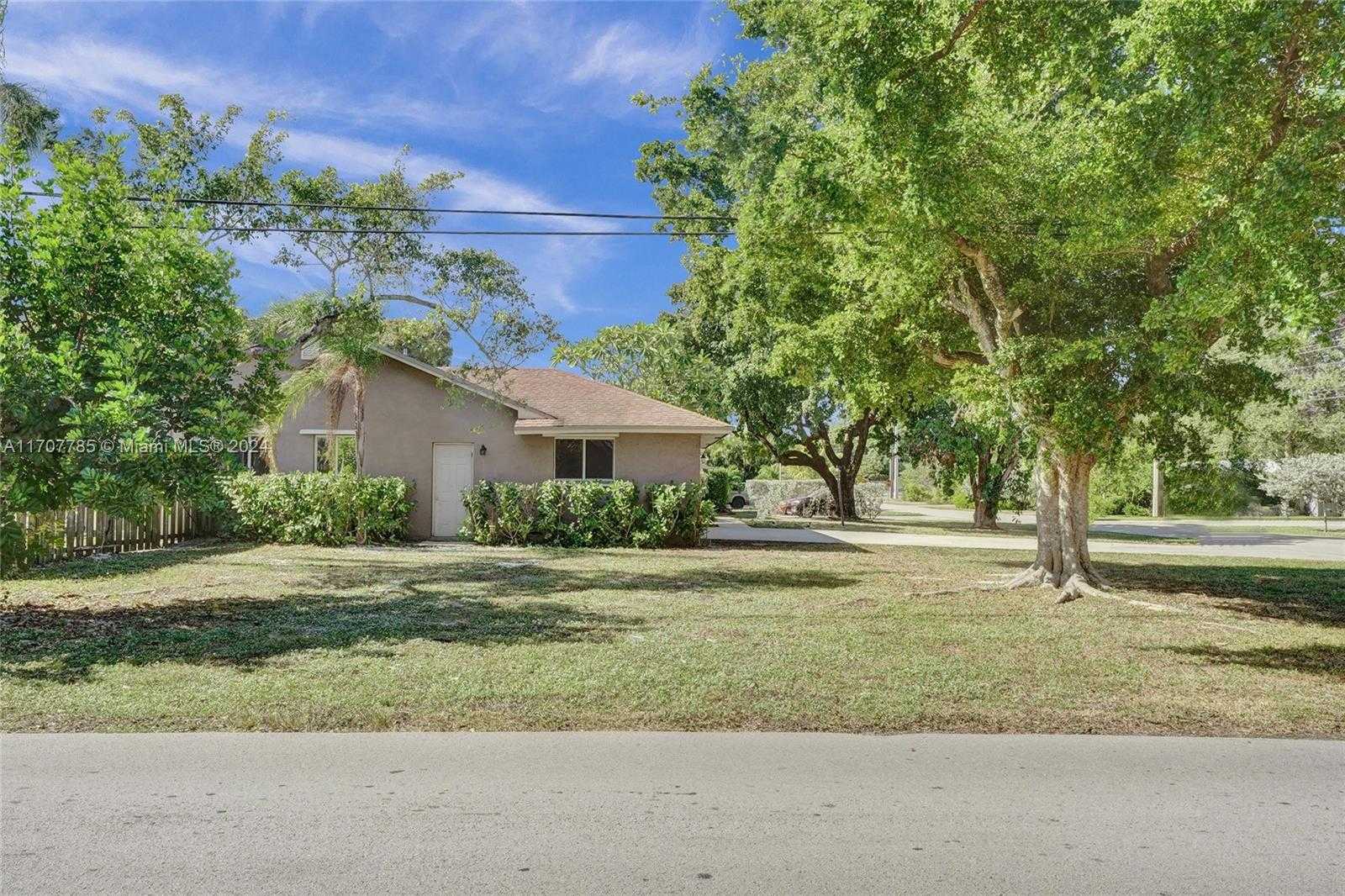 Small Image of 620 NORTH EAST 2ND STREET, Pompano Beach Number 2