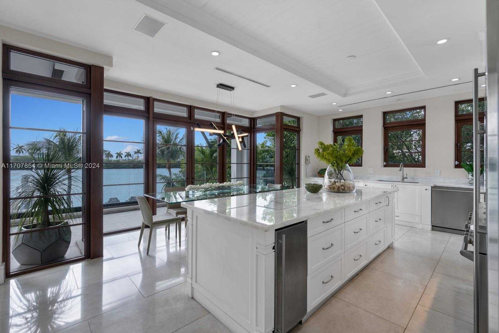 Small Image of 288 SOUTH COCONUT LN, Miami Beach Number 12