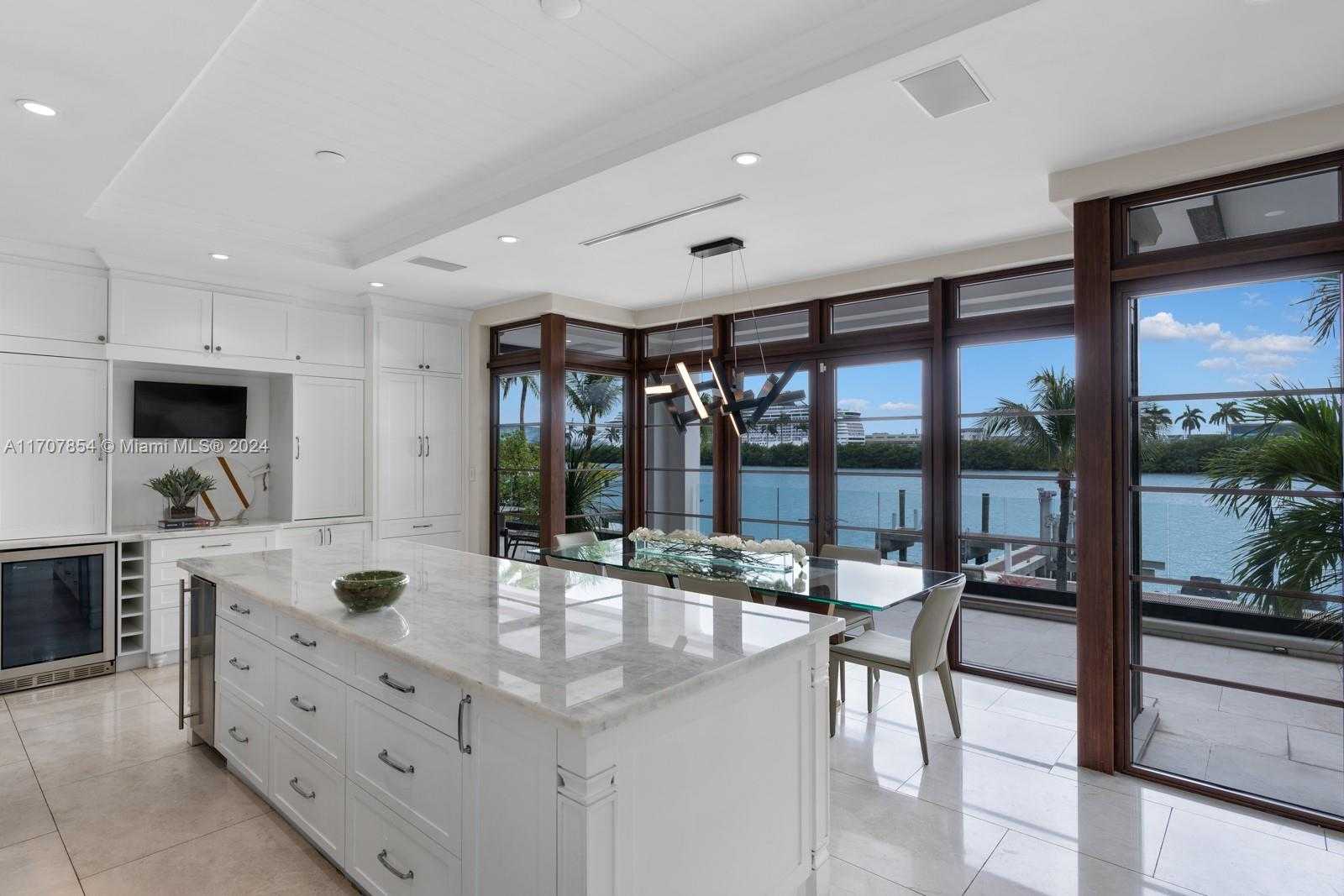 Small Image of 288 SOUTH COCONUT LN, Miami Beach Number 14