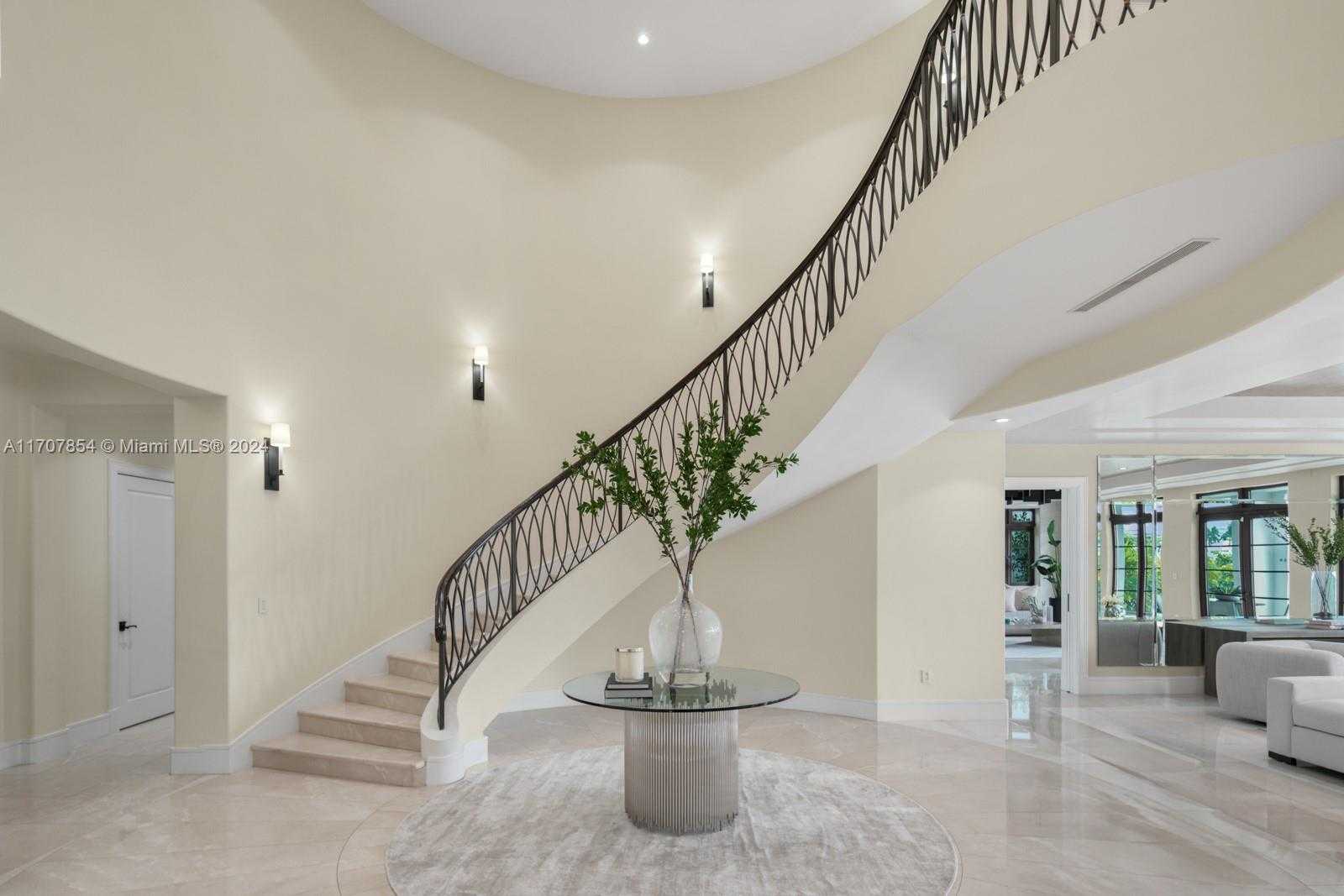 Small Image of 288 SOUTH COCONUT LN, Miami Beach Number 5