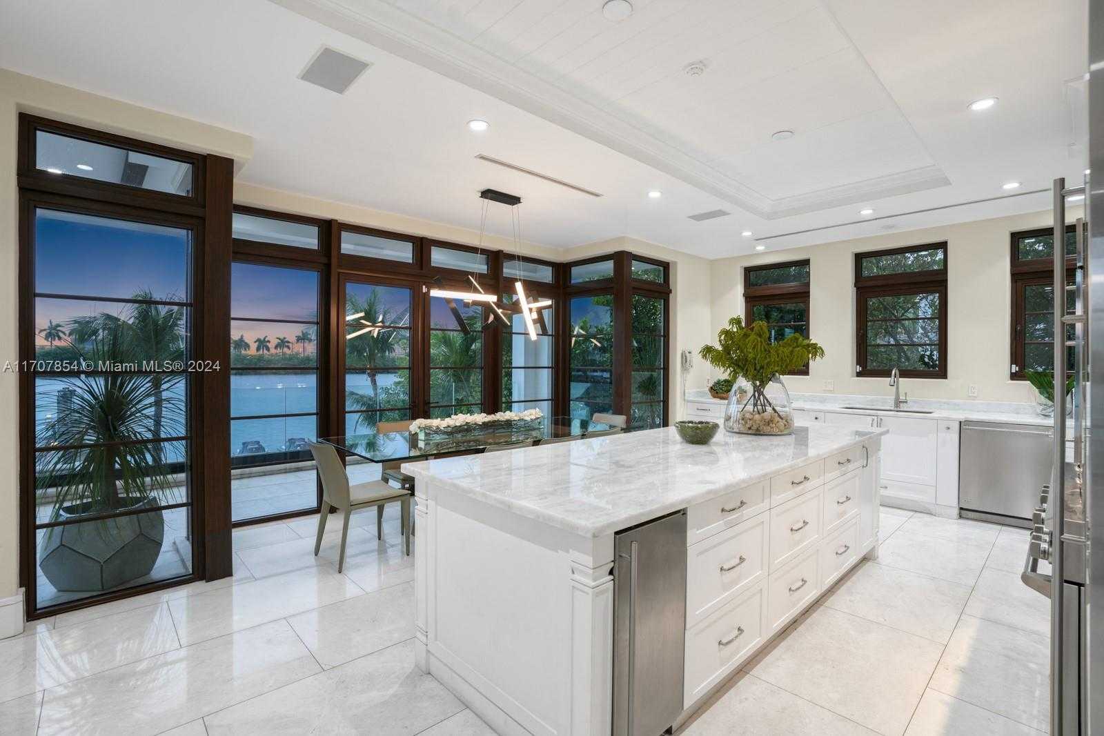 Small Image of 288 SOUTH COCONUT LN, Miami Beach Number 52