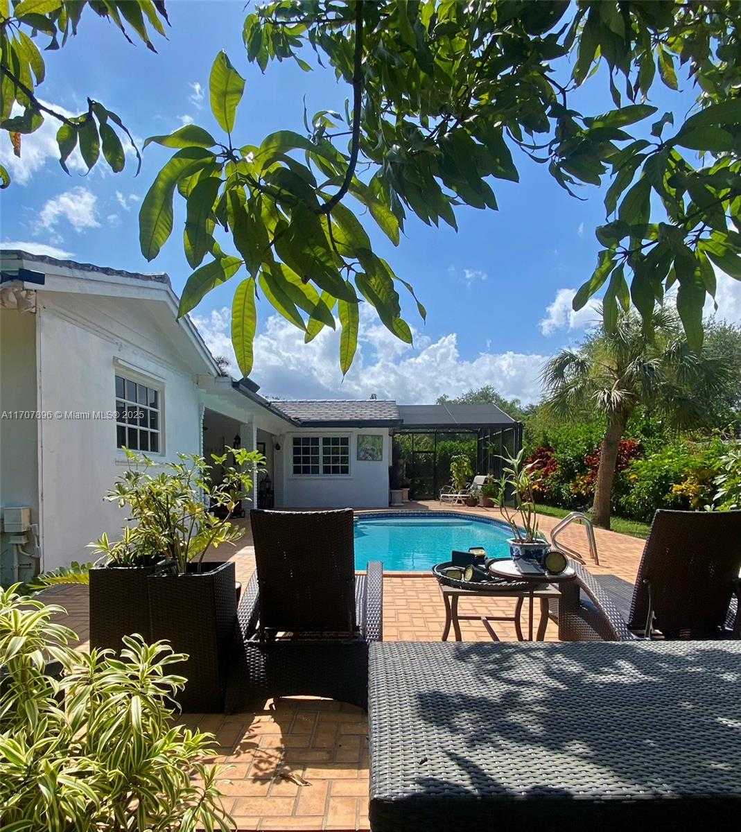 Small Image of 7521 SOUTH WEST 165TH TER, Palmetto Bay Number 24