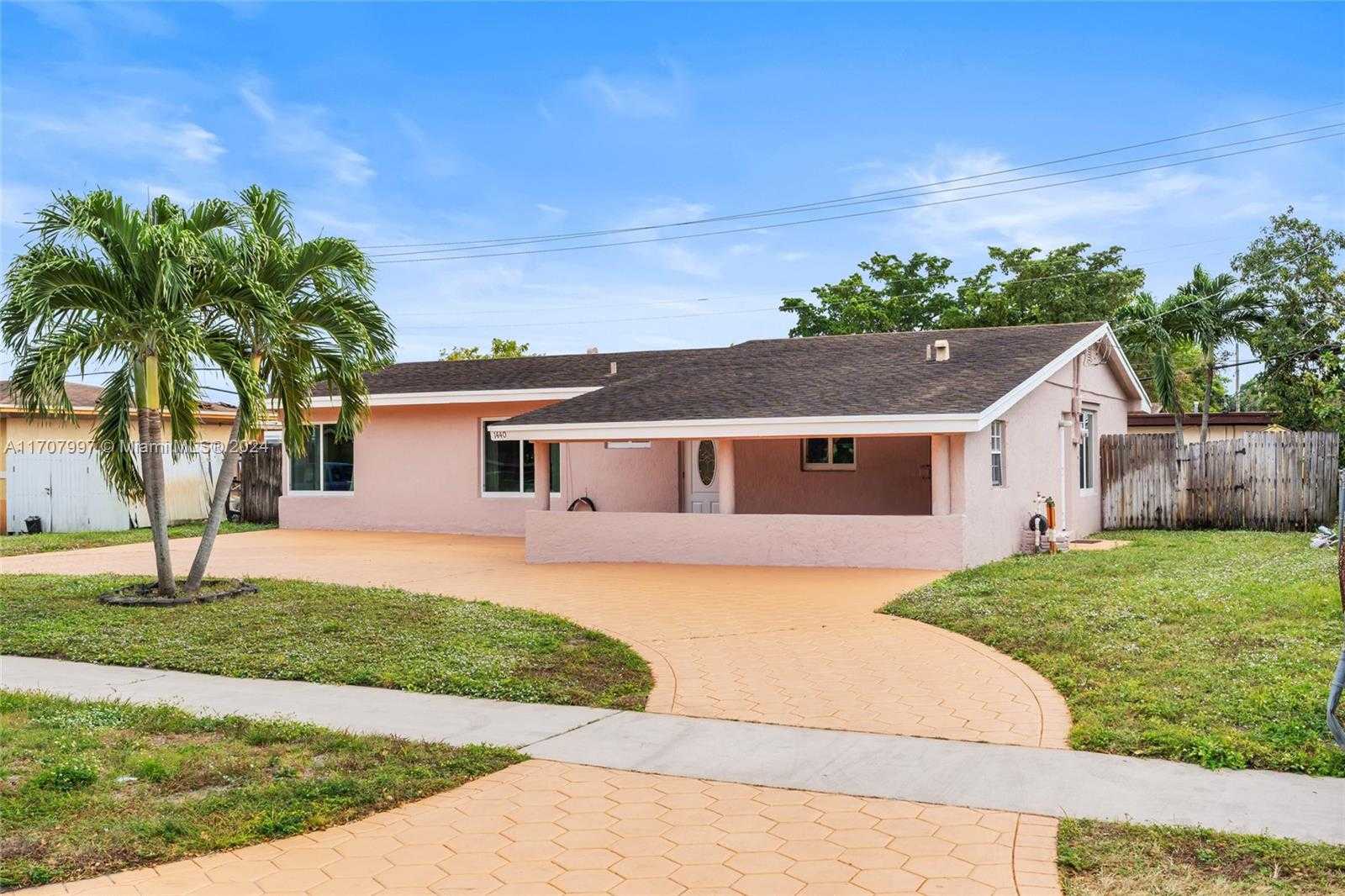 Small Image of 1440 NORTH WEST 179TH TER, Miami Gardens Number 3