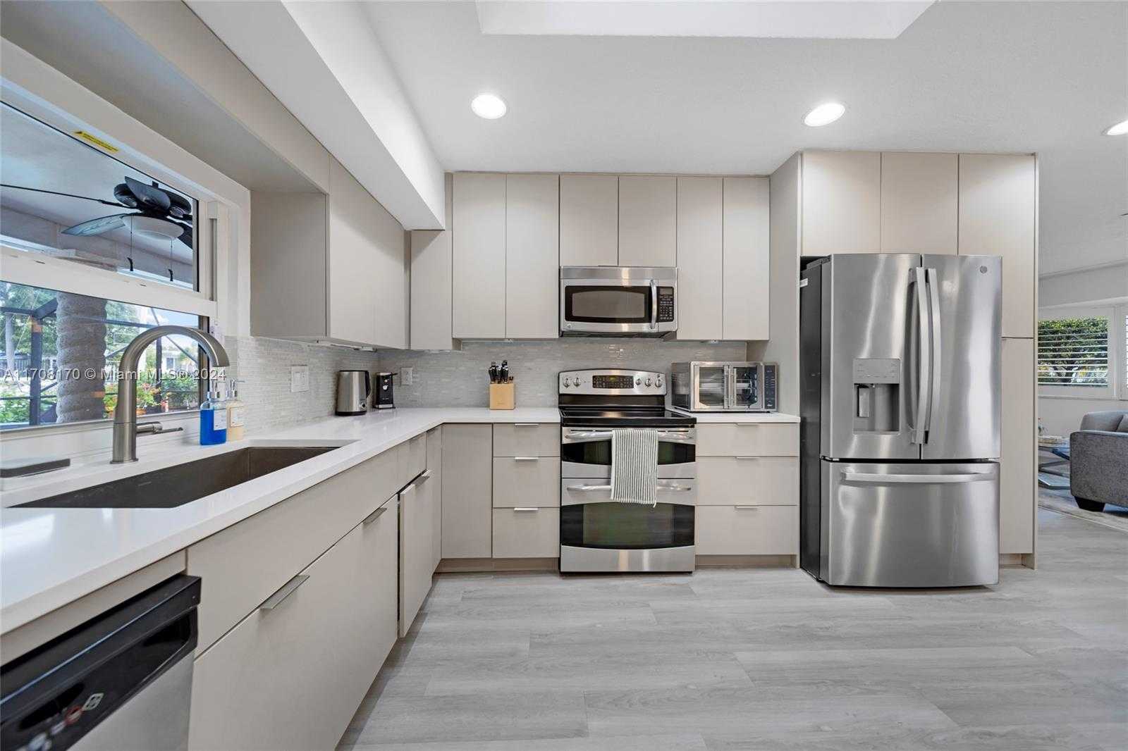 Small Image of 2031 SOUTH WEST 22ND AVE, Fort Lauderdale Number 6