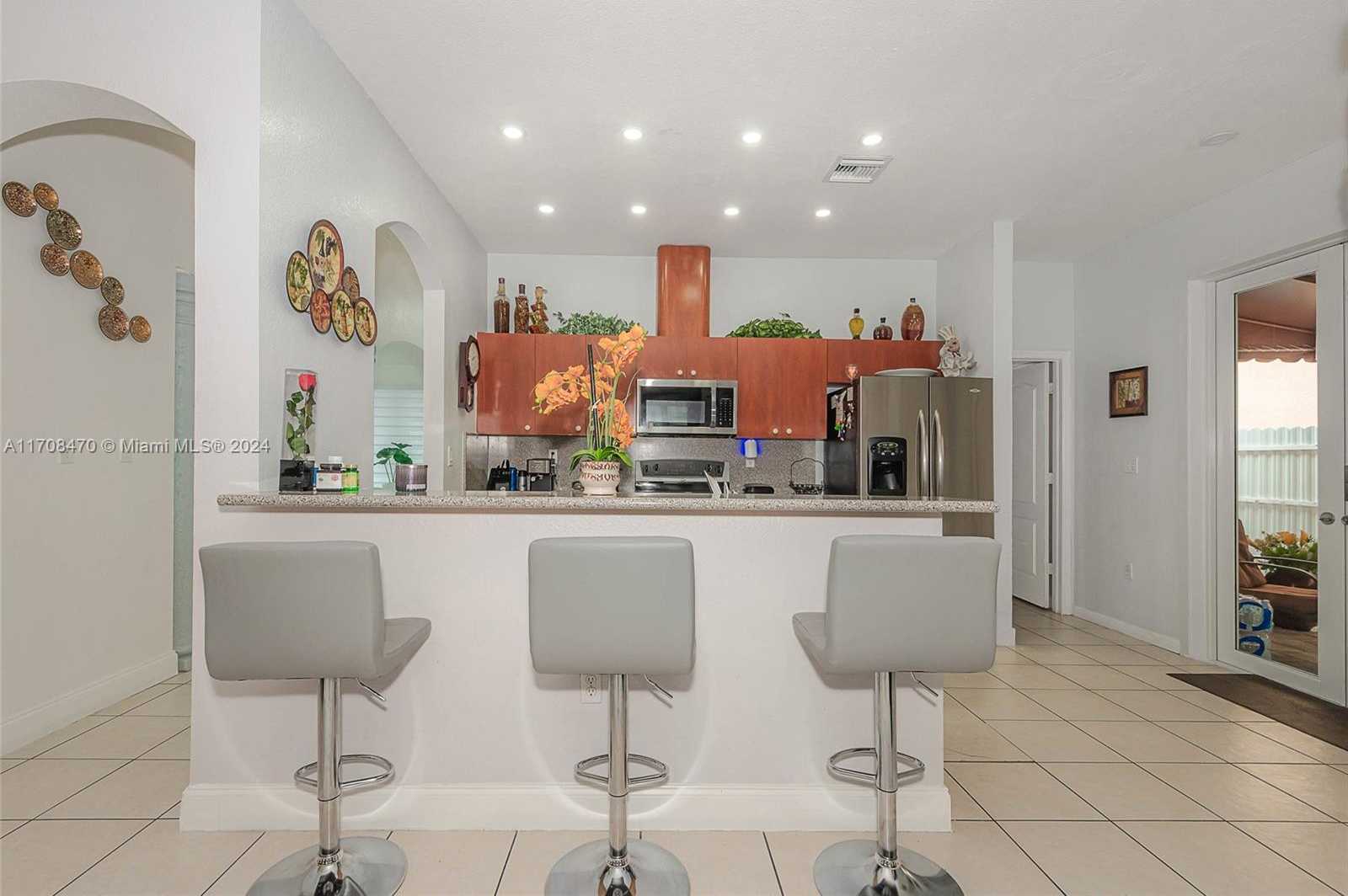 Small Image of 15226 SW 21 Ln, Miami, FL 33185, USA Number 12