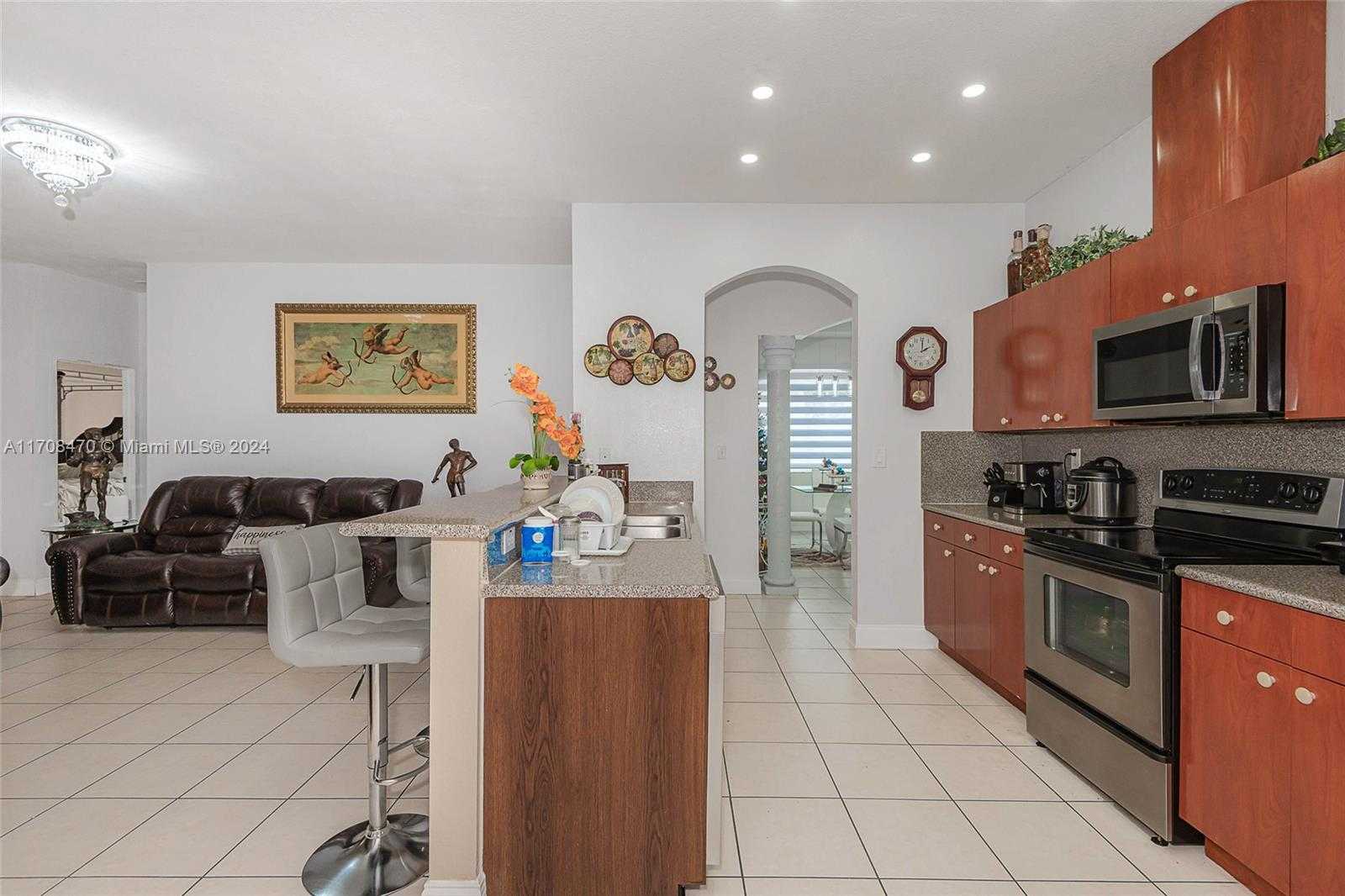 Small Image of 15226 SW 21 Ln, Miami, FL 33185, USA Number 13