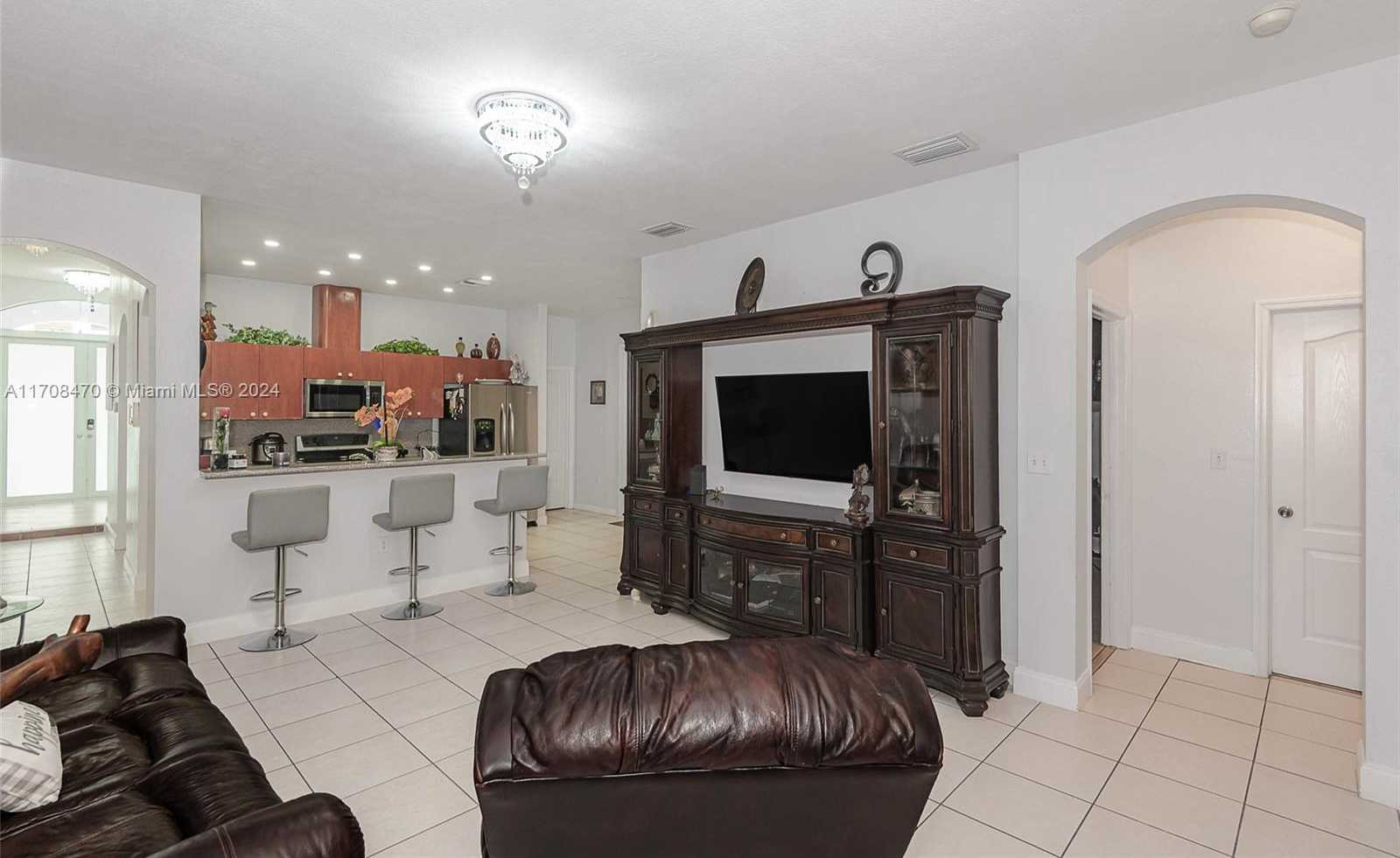 Small Image of 15226 SW 21 Ln, Miami, FL 33185, USA Number 16