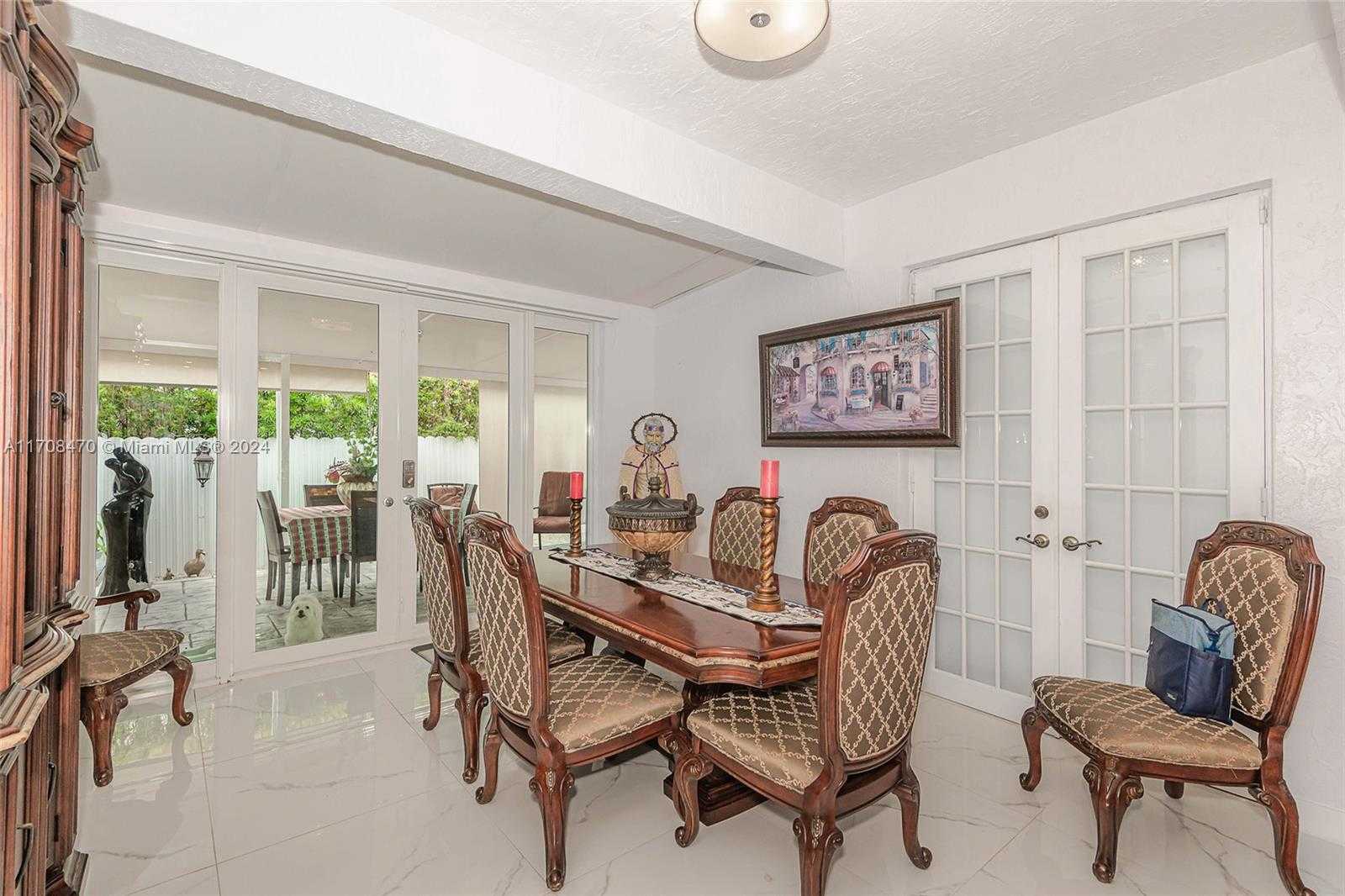 Small Image of 15226 SW 21 Ln, Miami, FL 33185, USA Number 17