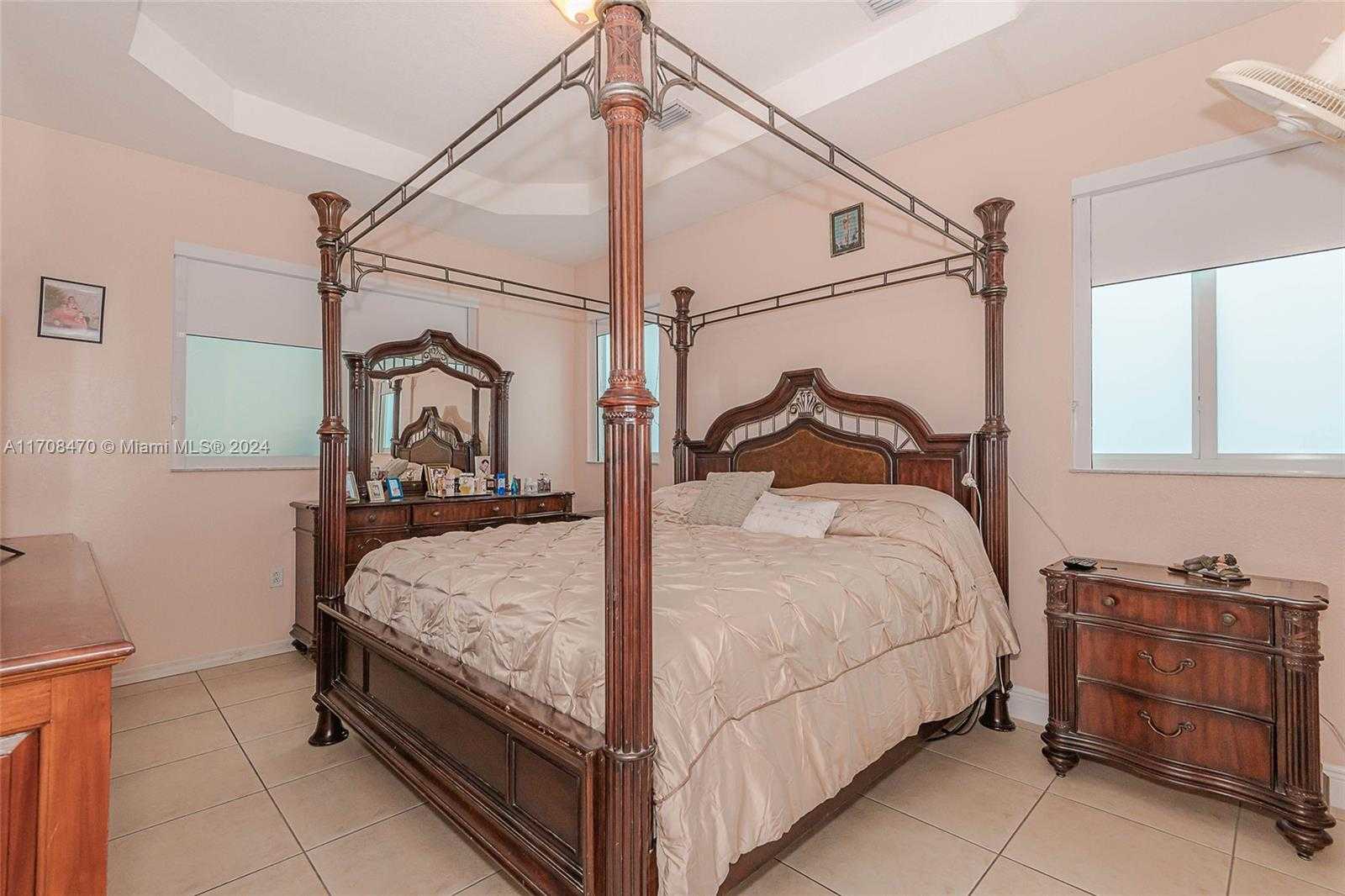 Small Image of 15226 SW 21 Ln, Miami, FL 33185, USA Number 19