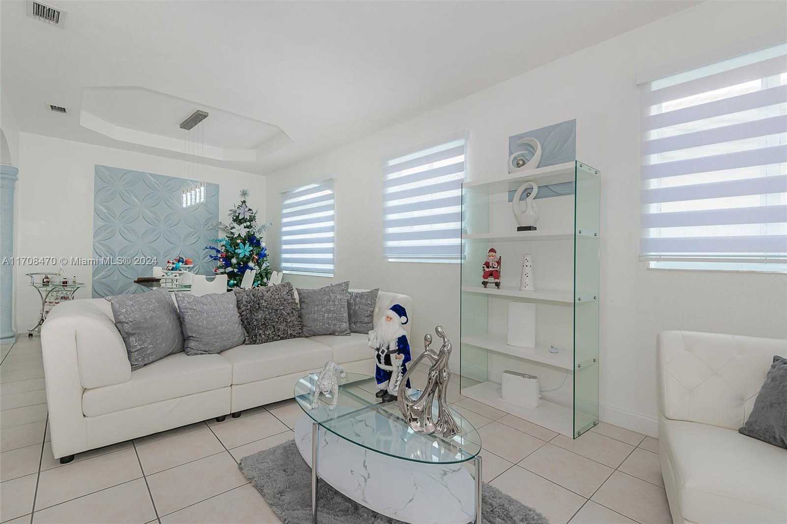 Small Image of 15226 SW 21 Ln, Miami, FL 33185, USA Number 2