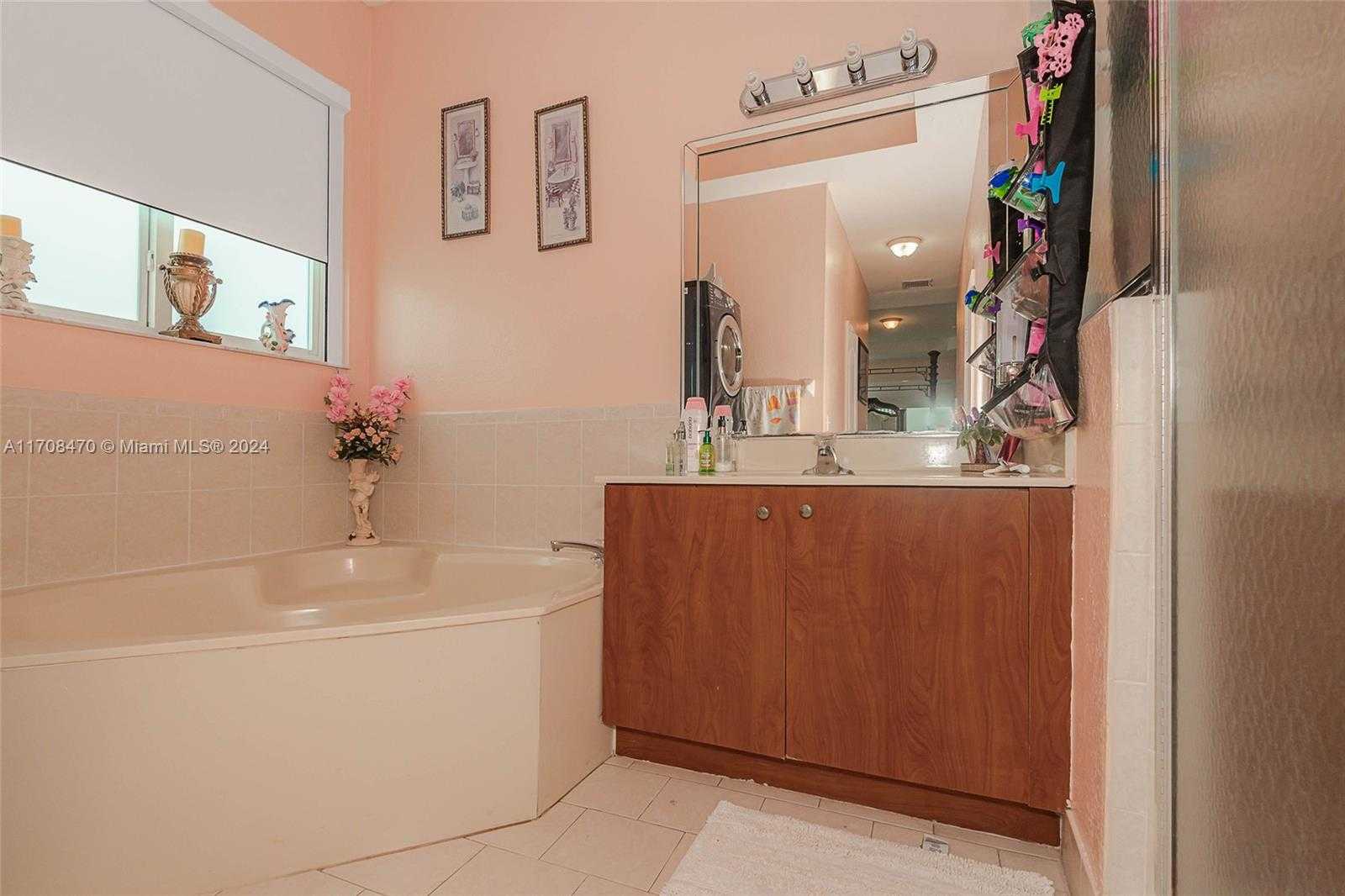 Small Image of 15226 SW 21 Ln, Miami, FL 33185, USA Number 21