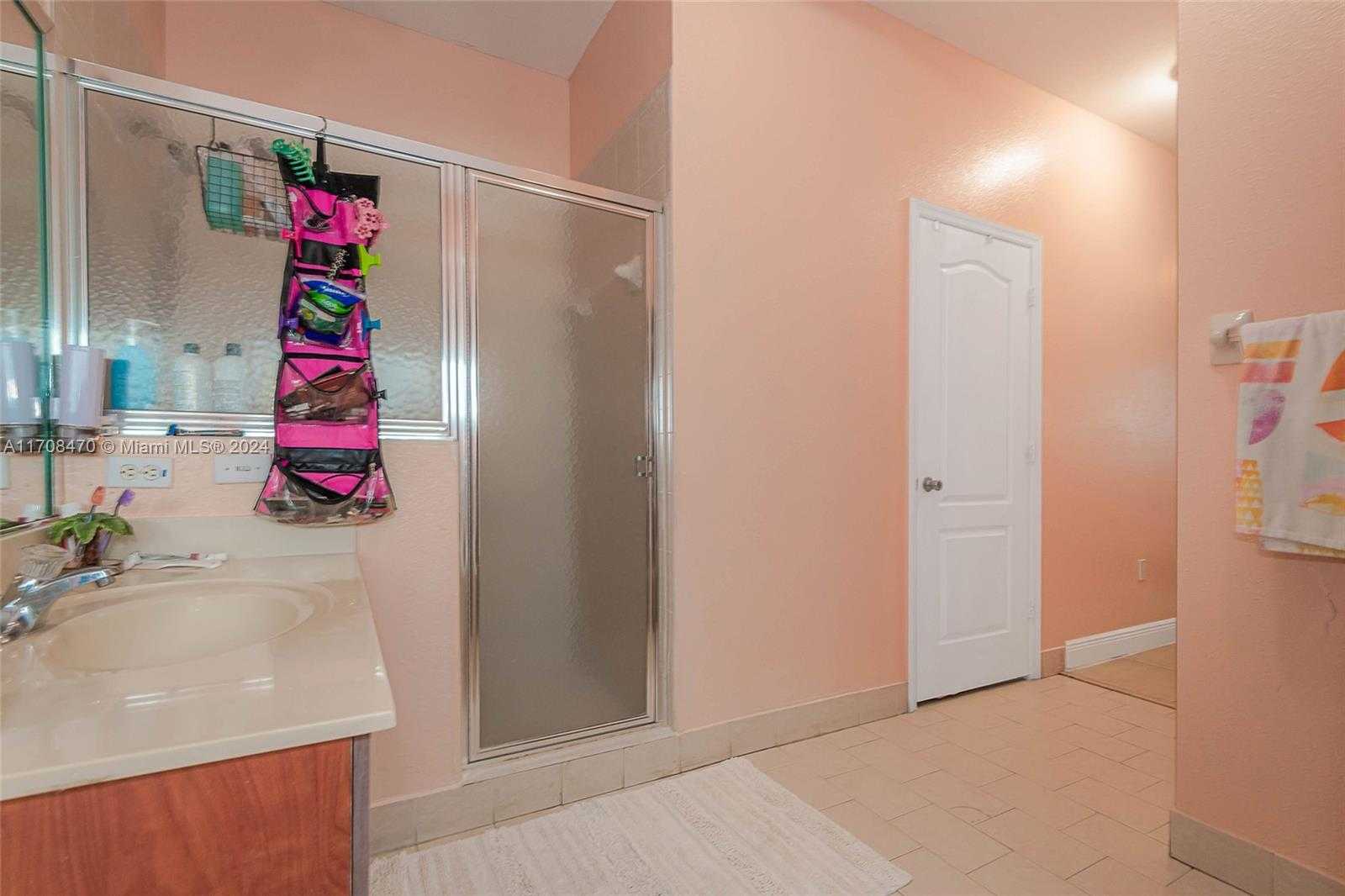 Small Image of 15226 SW 21 Ln, Miami, FL 33185, USA Number 23