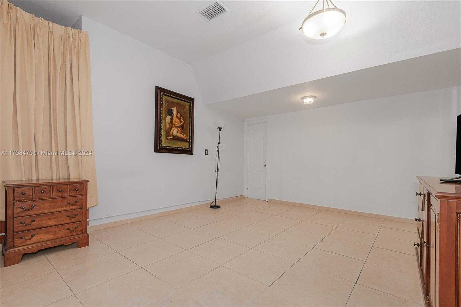 Small Image of 15226 SW 21 Ln, Miami, FL 33185, USA Number 24