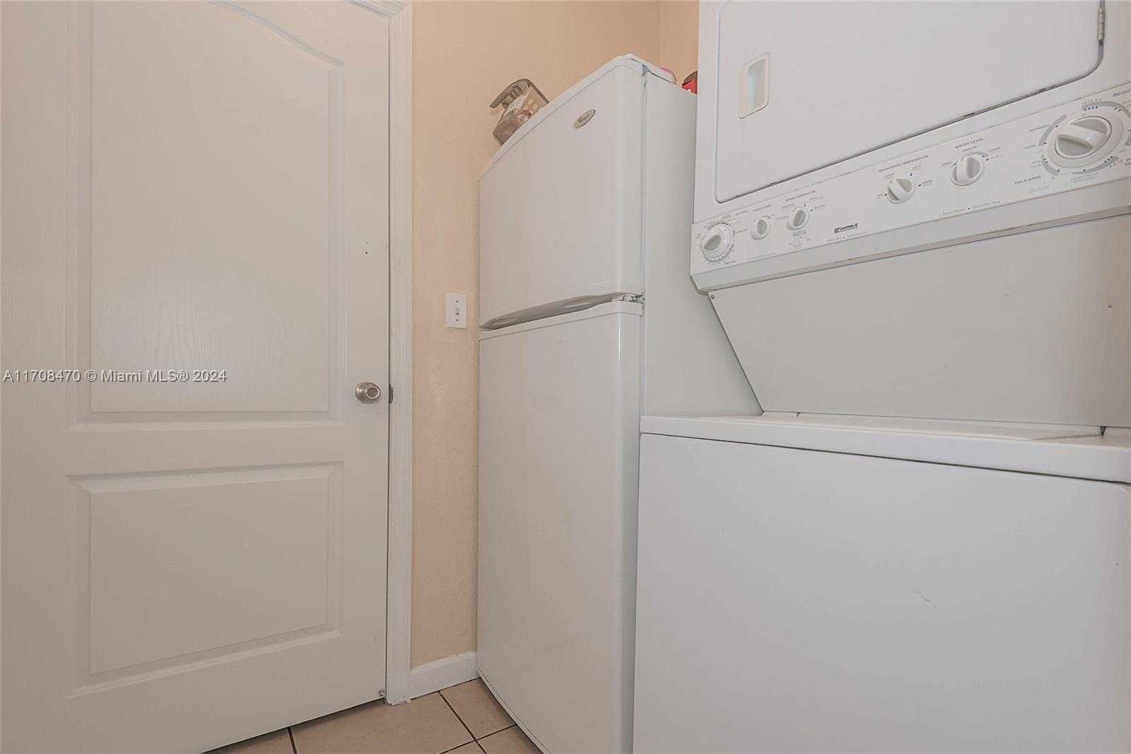 Small Image of 15226 SW 21 Ln, Miami, FL 33185, USA Number 27