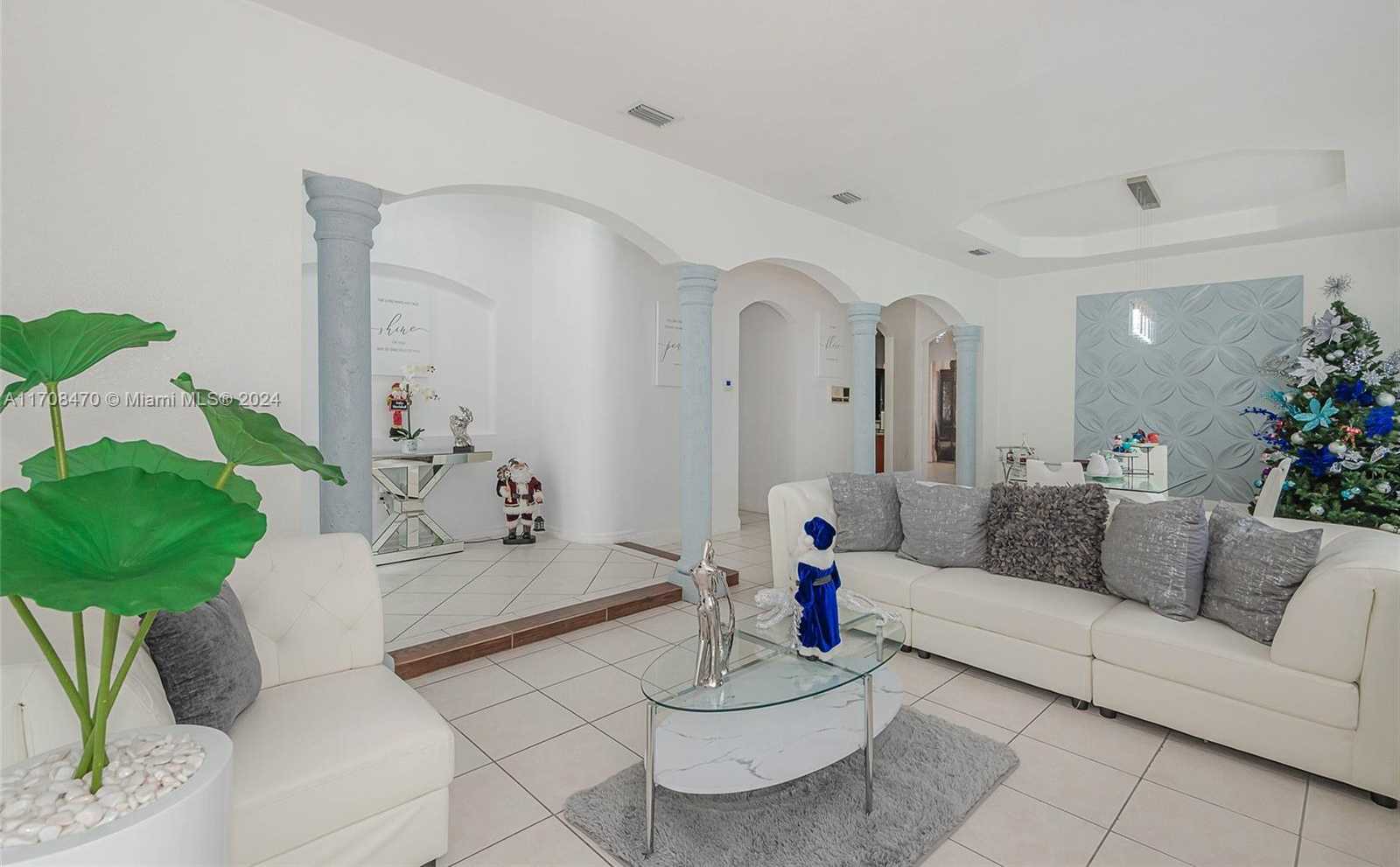Small Image of 15226 SW 21 Ln, Miami, FL 33185, USA Number 3