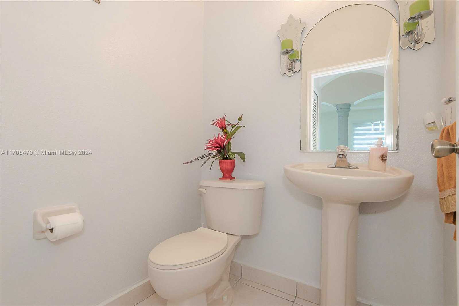 Small Image of 15226 SW 21 Ln, Miami, FL 33185, USA Number 32
