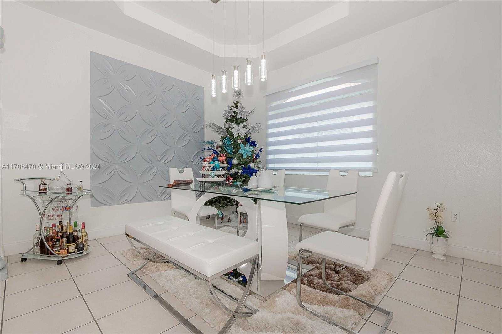 Small Image of 15226 SW 21 Ln, Miami, FL 33185, USA Number 5