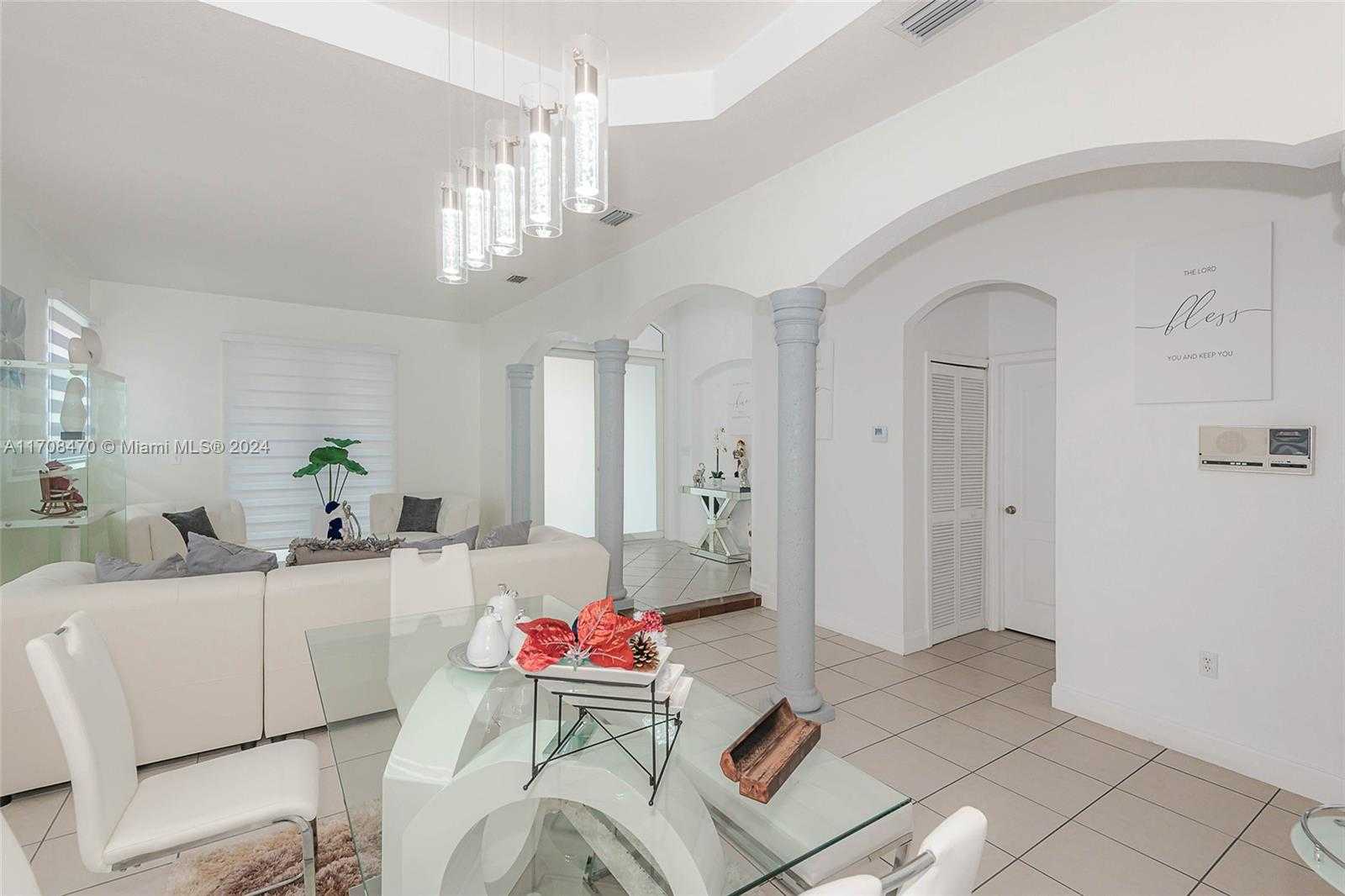 Small Image of 15226 SW 21 Ln, Miami, FL 33185, USA Number 7