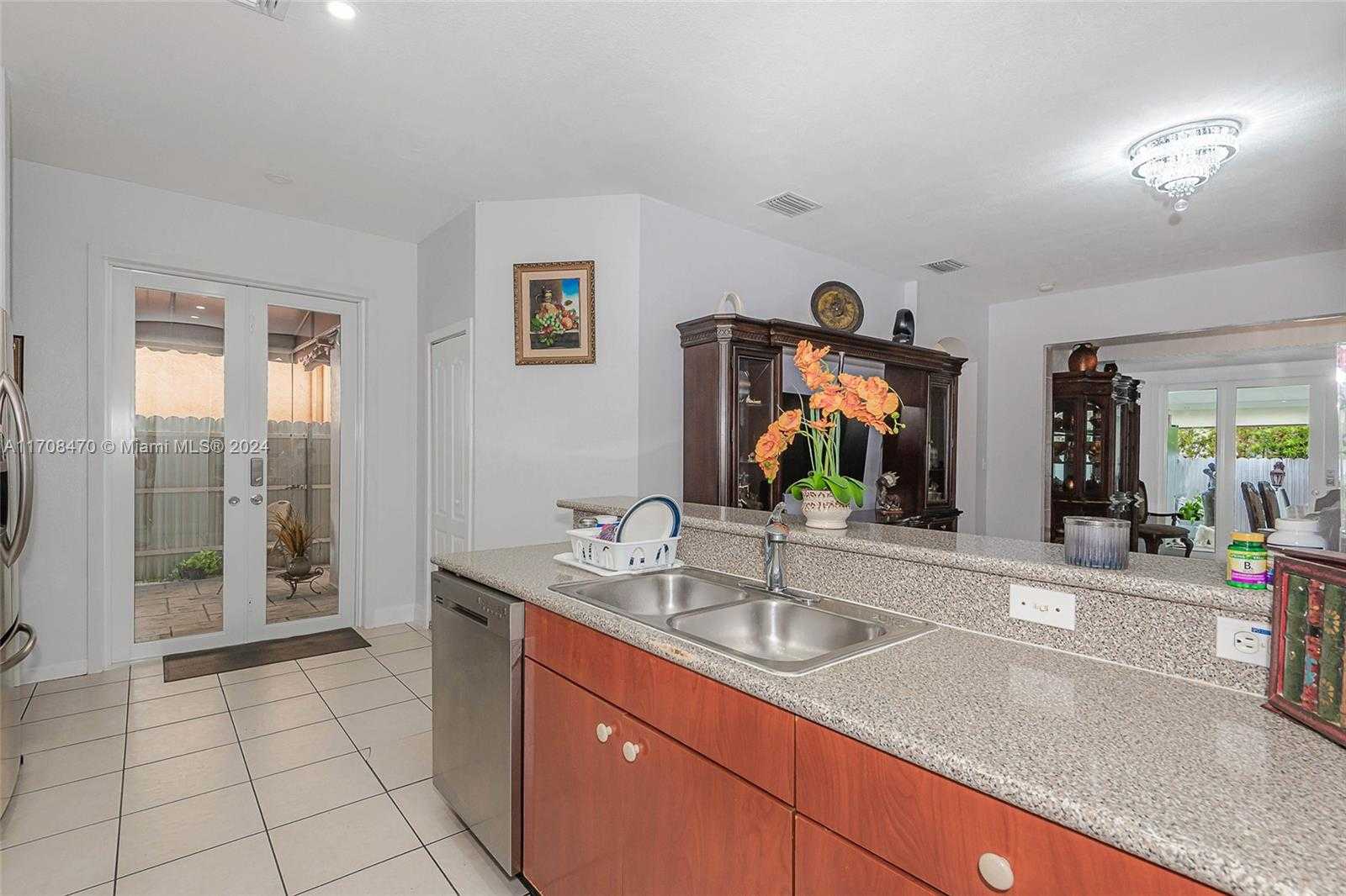Small Image of 15226 SW 21 Ln, Miami, FL 33185, USA Number 9