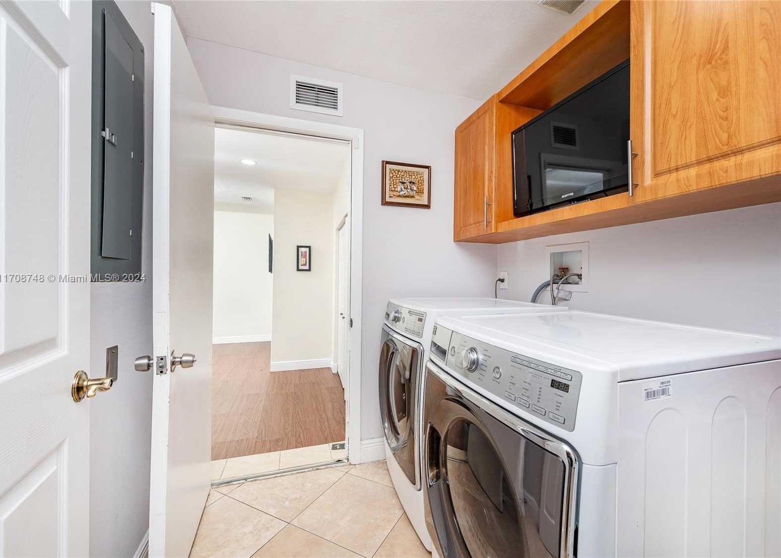 Small Image of 9420 SOUTH WEST 212TH TER, Cutler Bay Number 33