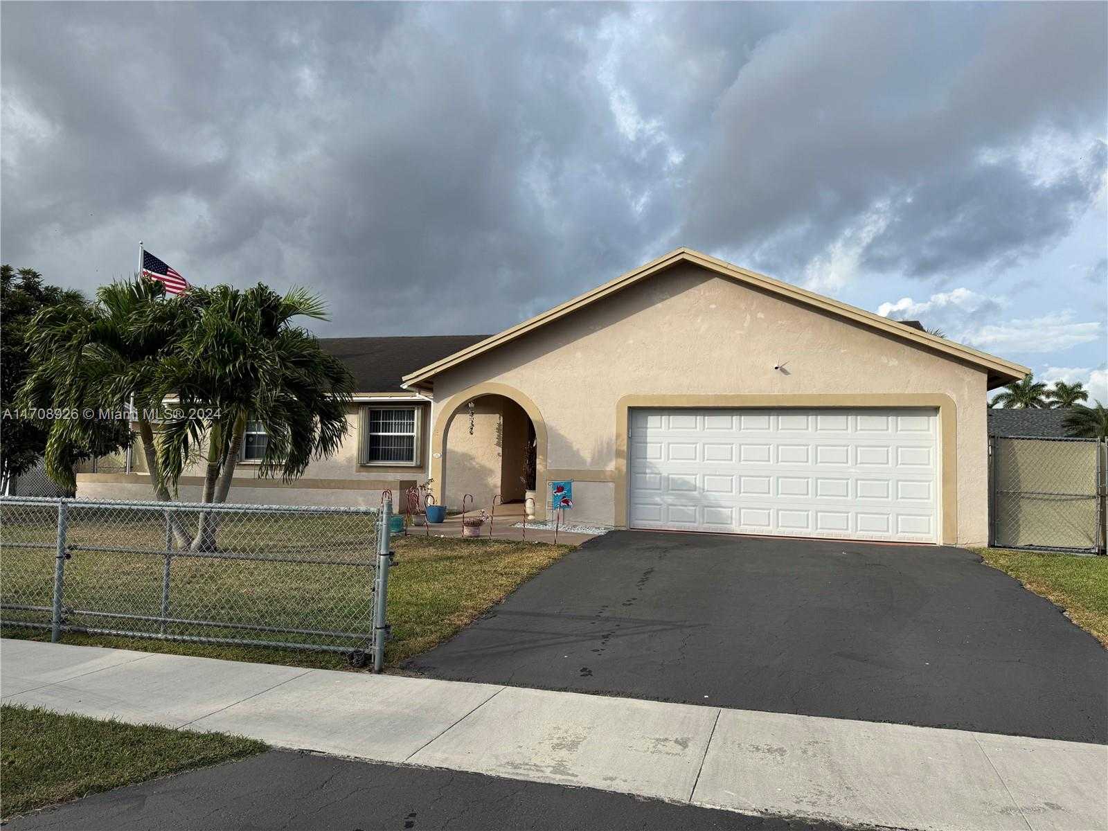 Small Image of 13753 SW 282nd Terrace, Homestead, FL 33033, USA Number 2