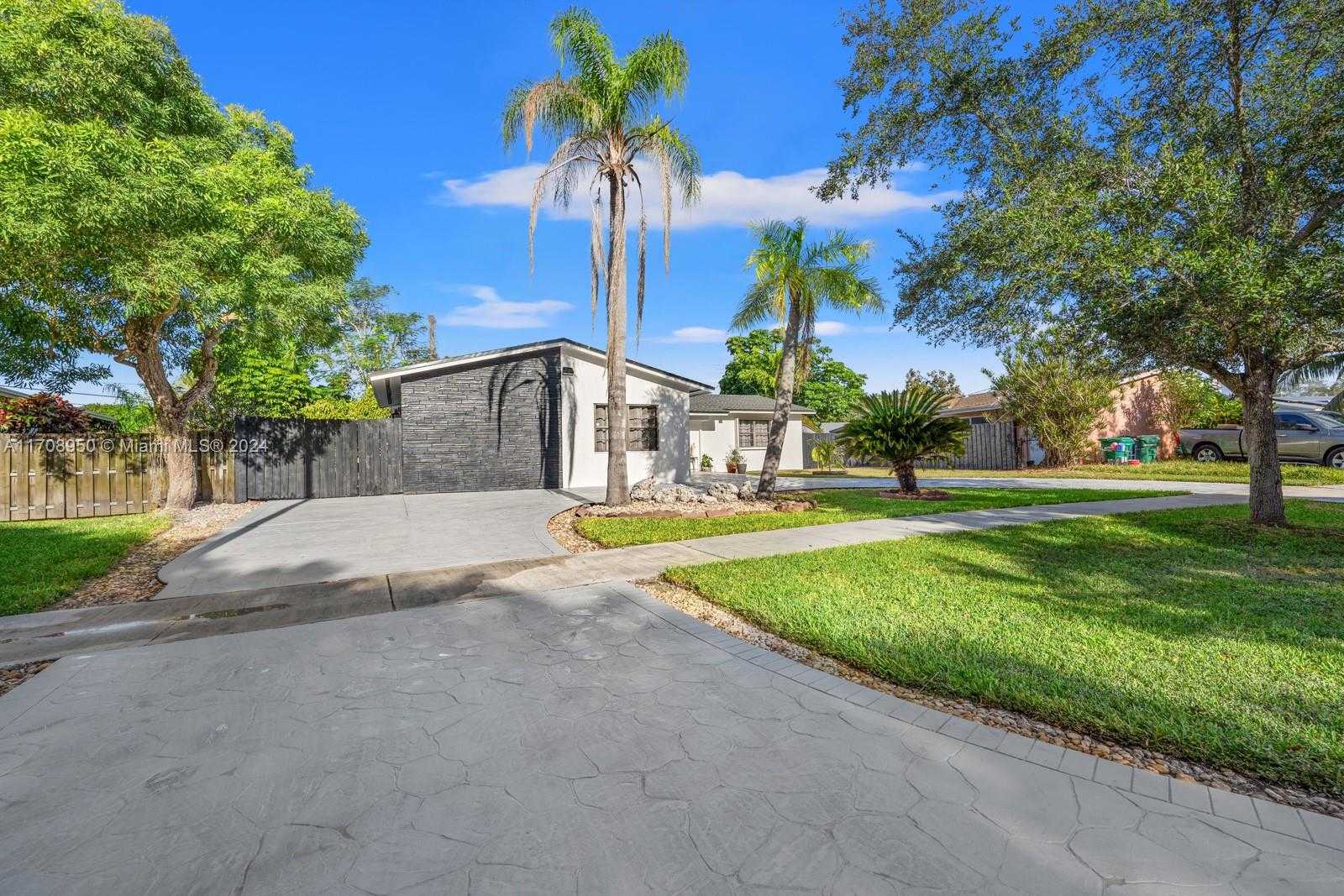 Small Image of 18745 SOUTH WEST 99TH RD, Cutler Bay Number 3