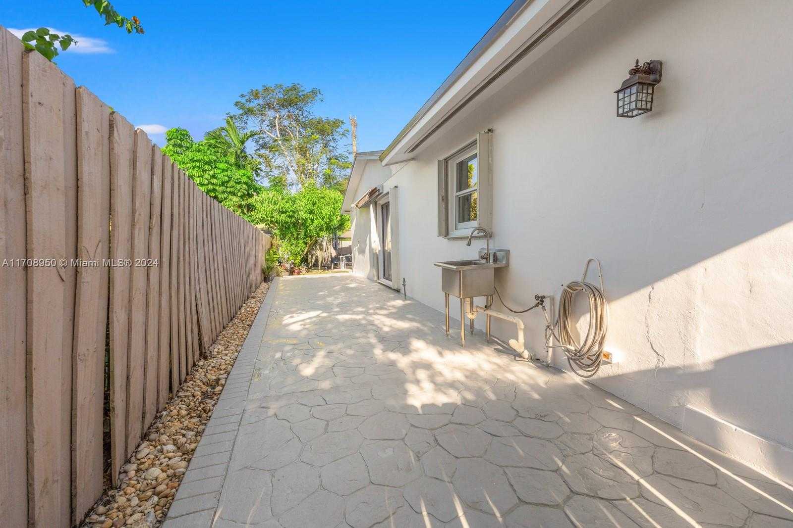 Small Image of 18745 SOUTH WEST 99TH RD, Cutler Bay Number 39