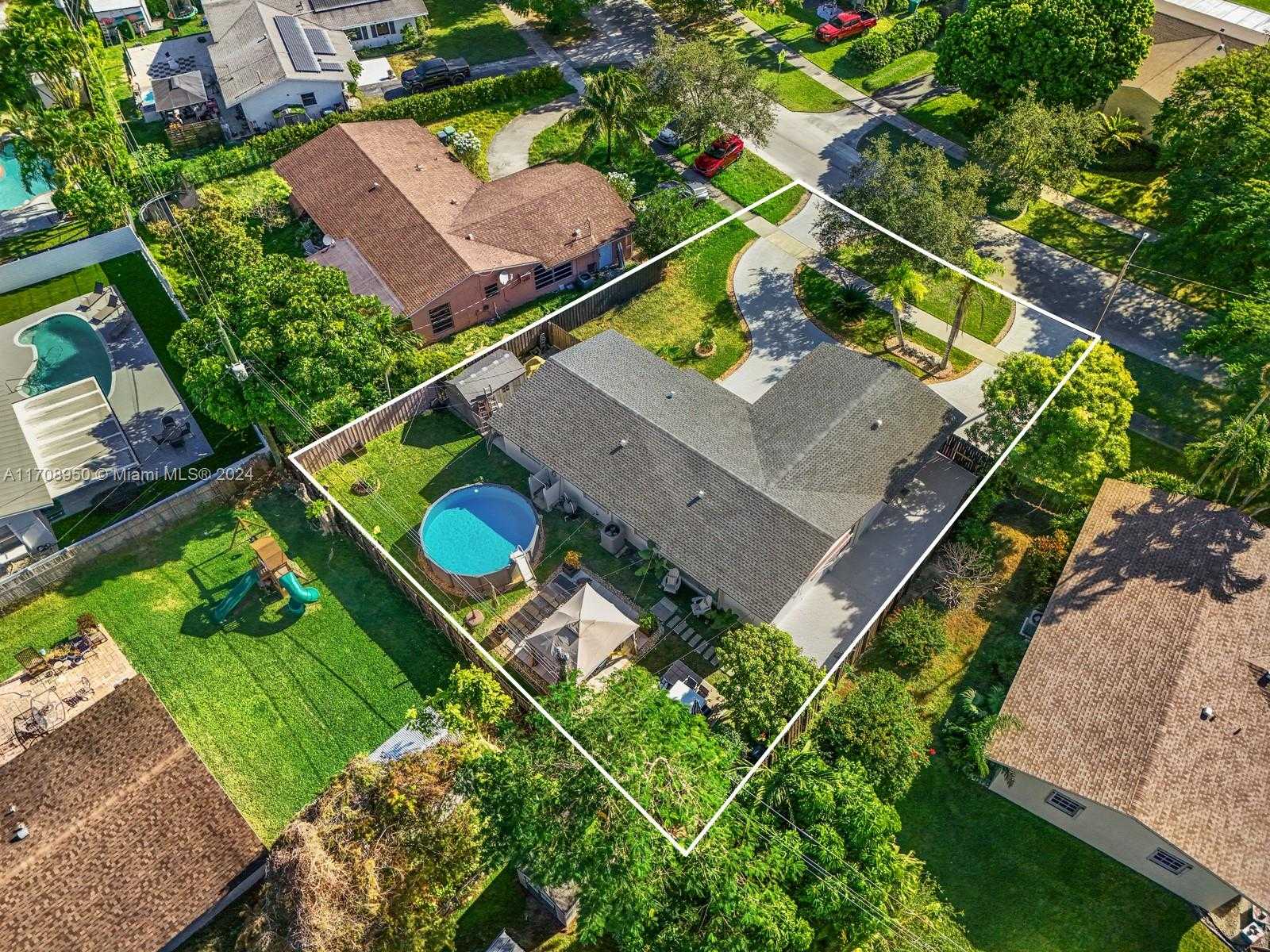 Small Image of 18745 SOUTH WEST 99TH RD, Cutler Bay Number 41