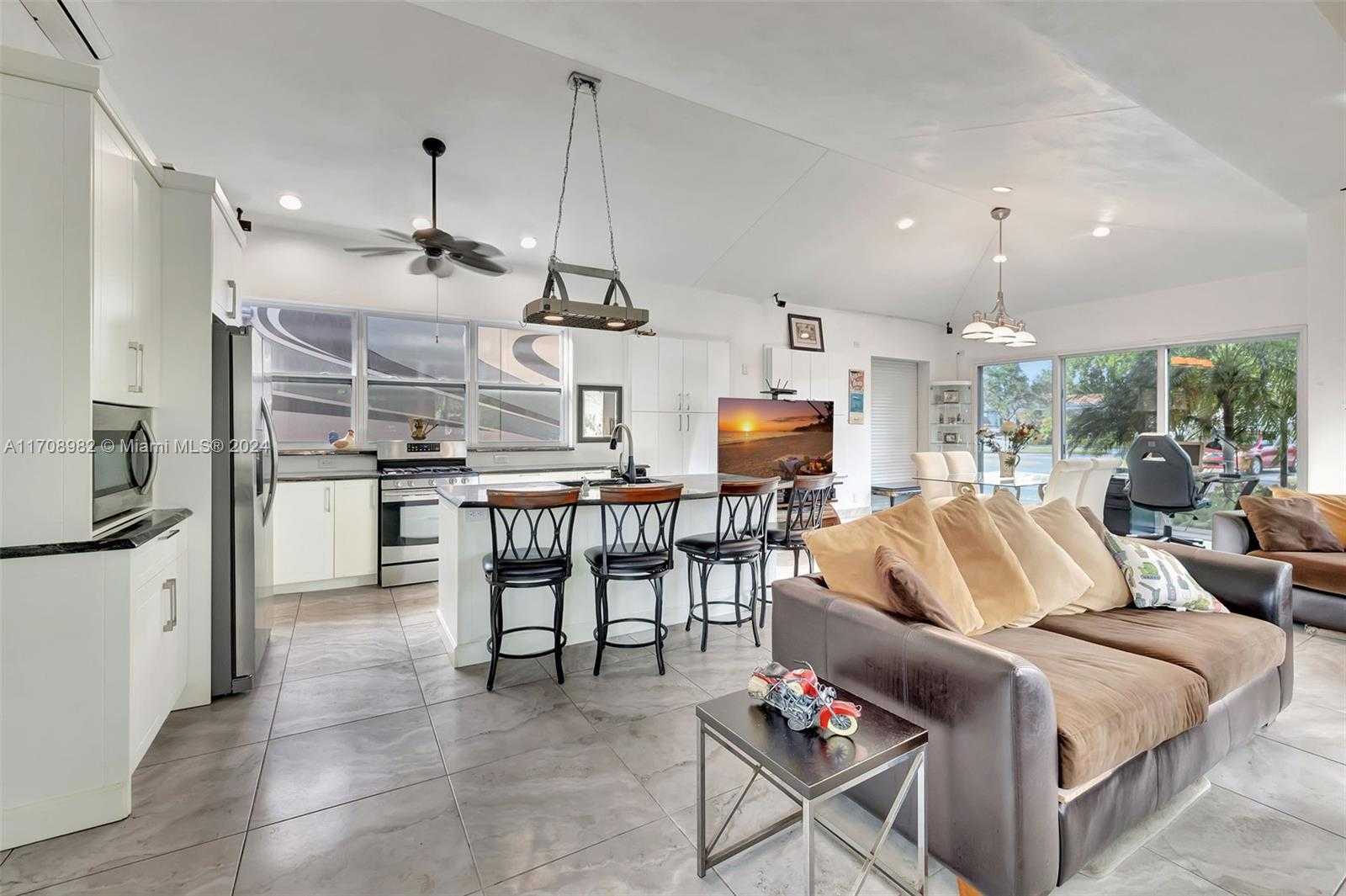 Small Image of 536 NORTH CORTEZ DR, Margate Number 12