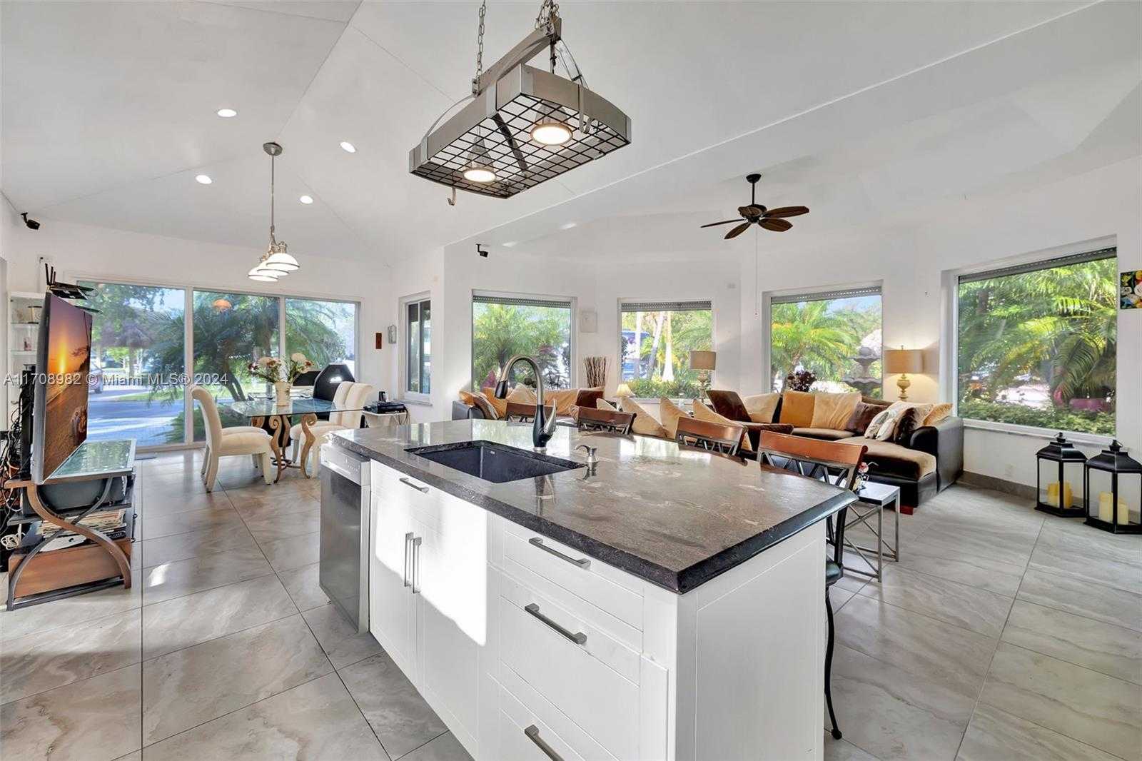 Small Image of 536 NORTH CORTEZ DR, Margate Number 14