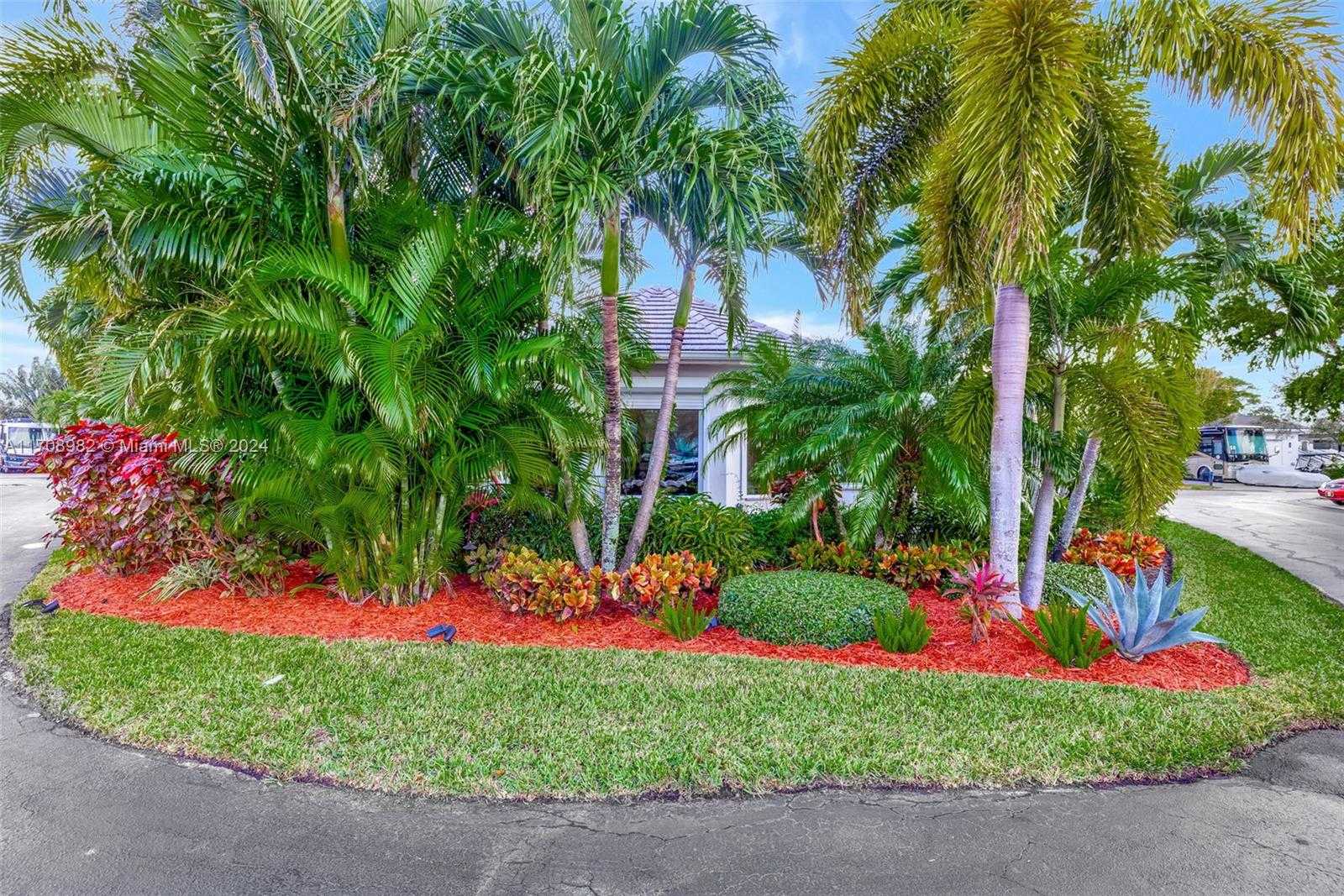 Small Image of 536 NORTH CORTEZ DR, Margate Number 2