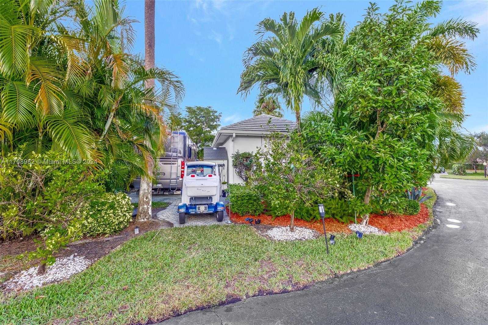 Small Image of 536 NORTH CORTEZ DR, Margate Number 3