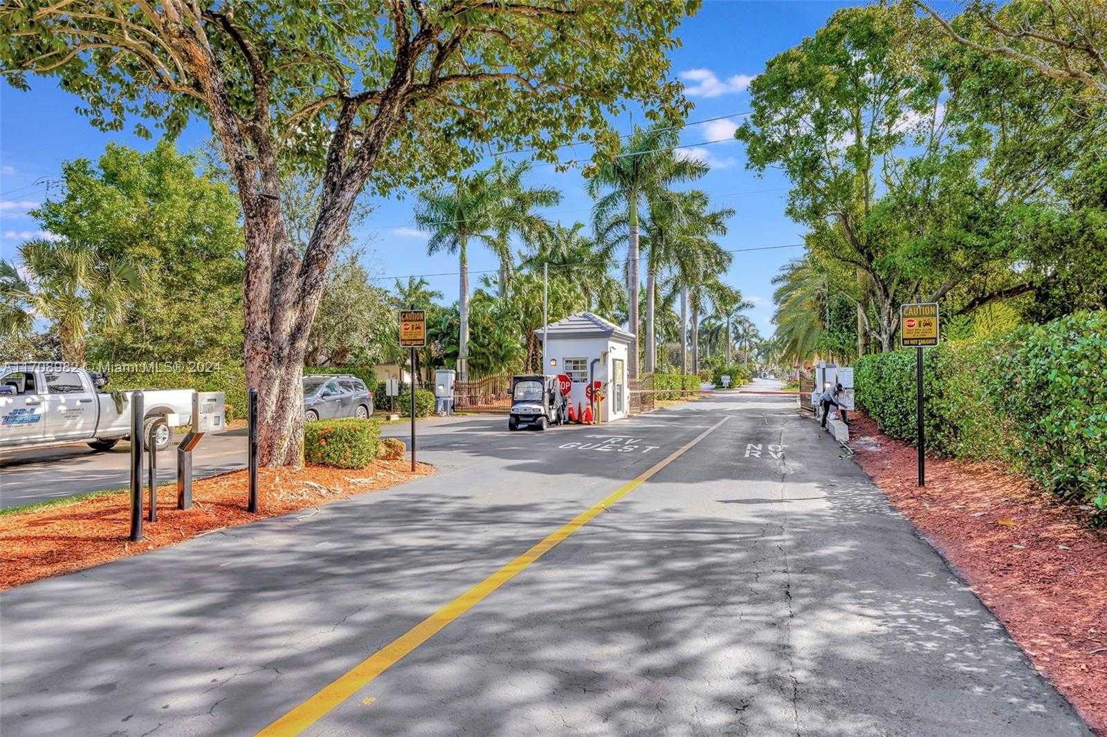 Small Image of 536 NORTH CORTEZ DR, Margate Number 36