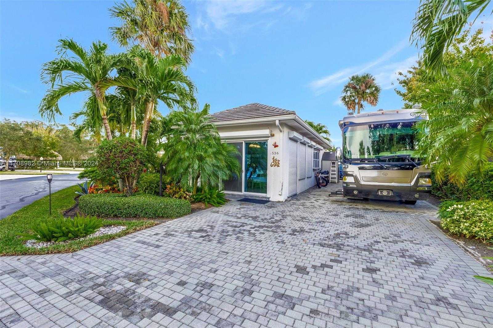 Small Image of 536 NORTH CORTEZ DR, Margate Number 4