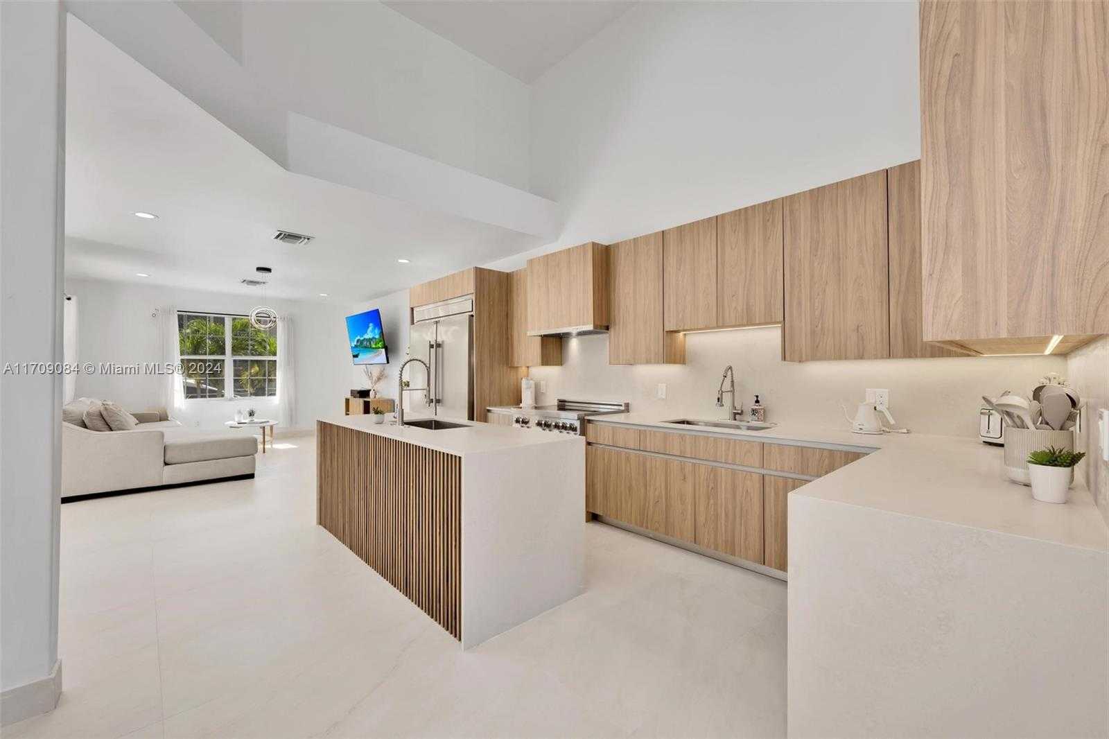 Small Image of 2940 NORTH EAST 164TH ST, North Miami Beach Number 10