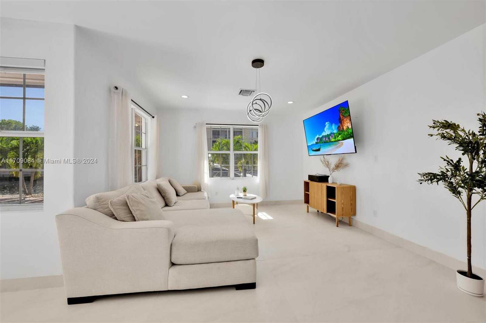 Small Image of 2940 NORTH EAST 164TH ST, North Miami Beach Number 13