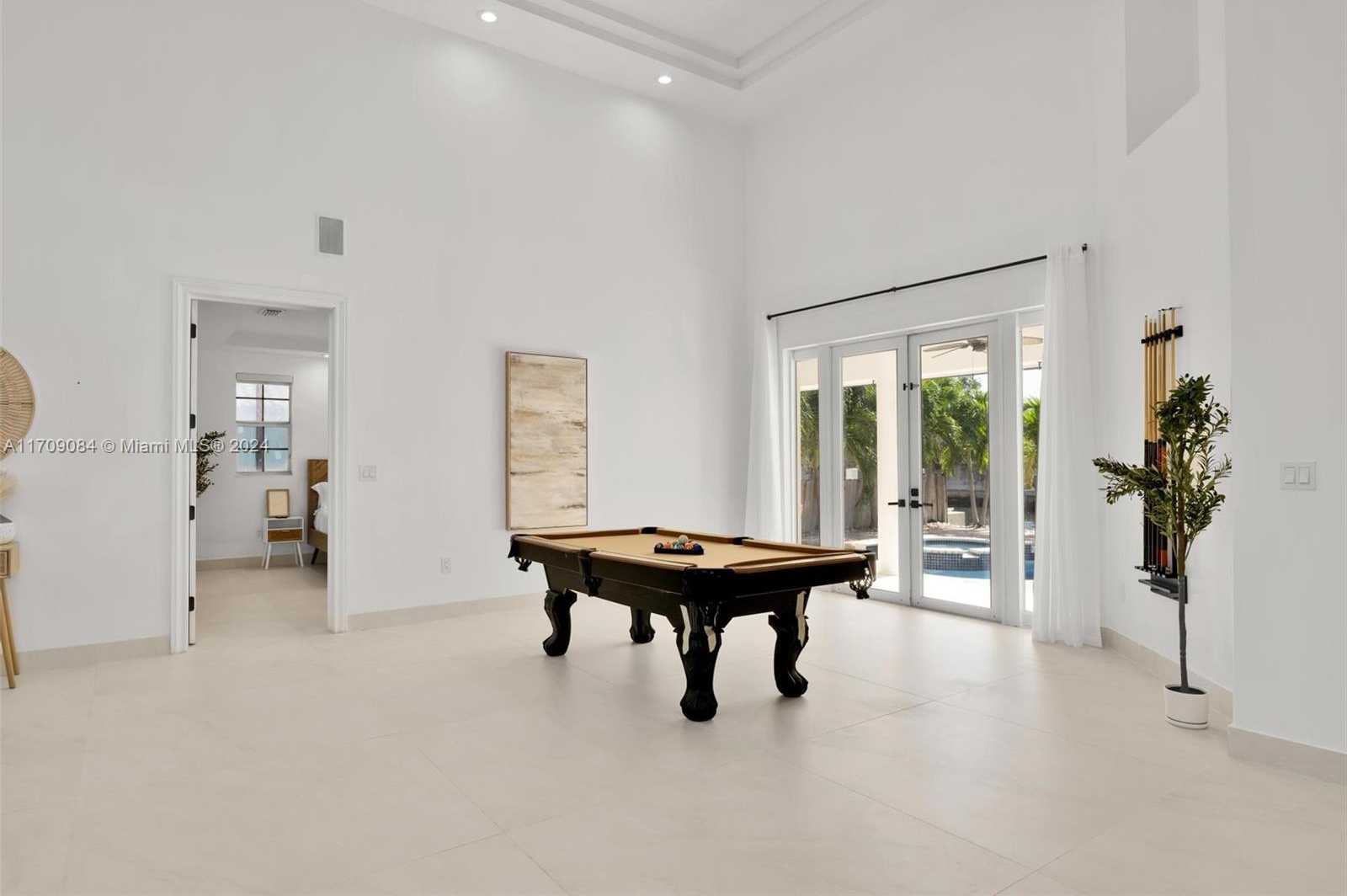 Small Image of 2940 NORTH EAST 164TH ST, North Miami Beach Number 15