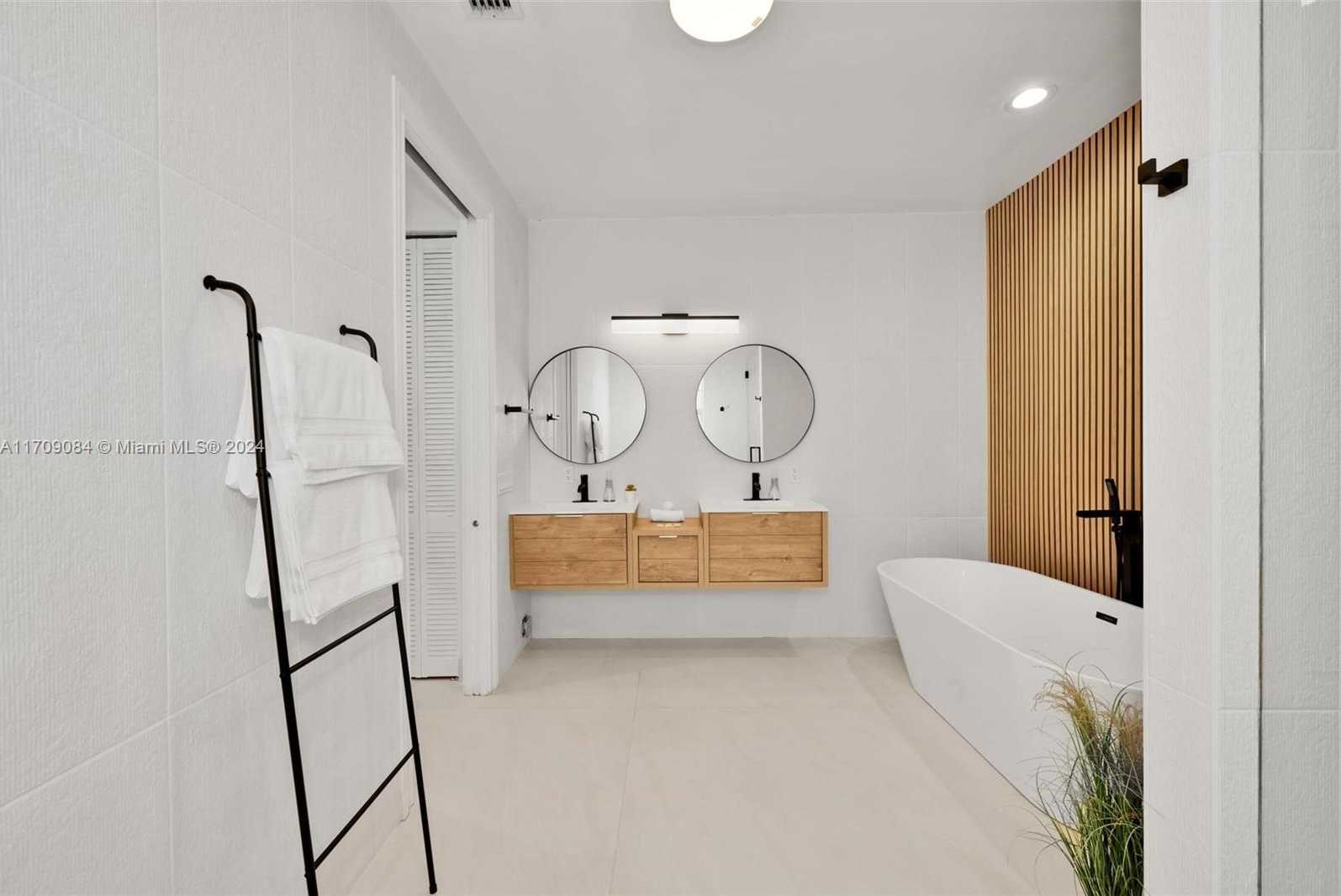 Small Image of 2940 NORTH EAST 164TH ST, North Miami Beach Number 26