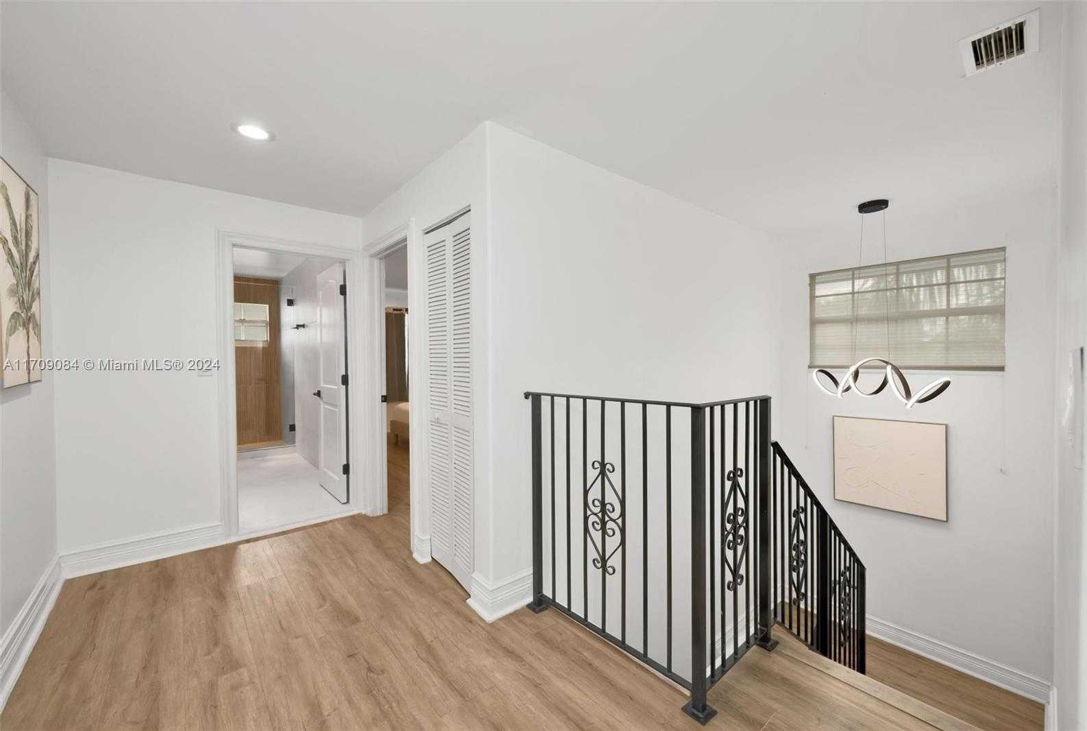 Small Image of 2940 NORTH EAST 164TH ST, North Miami Beach Number 27
