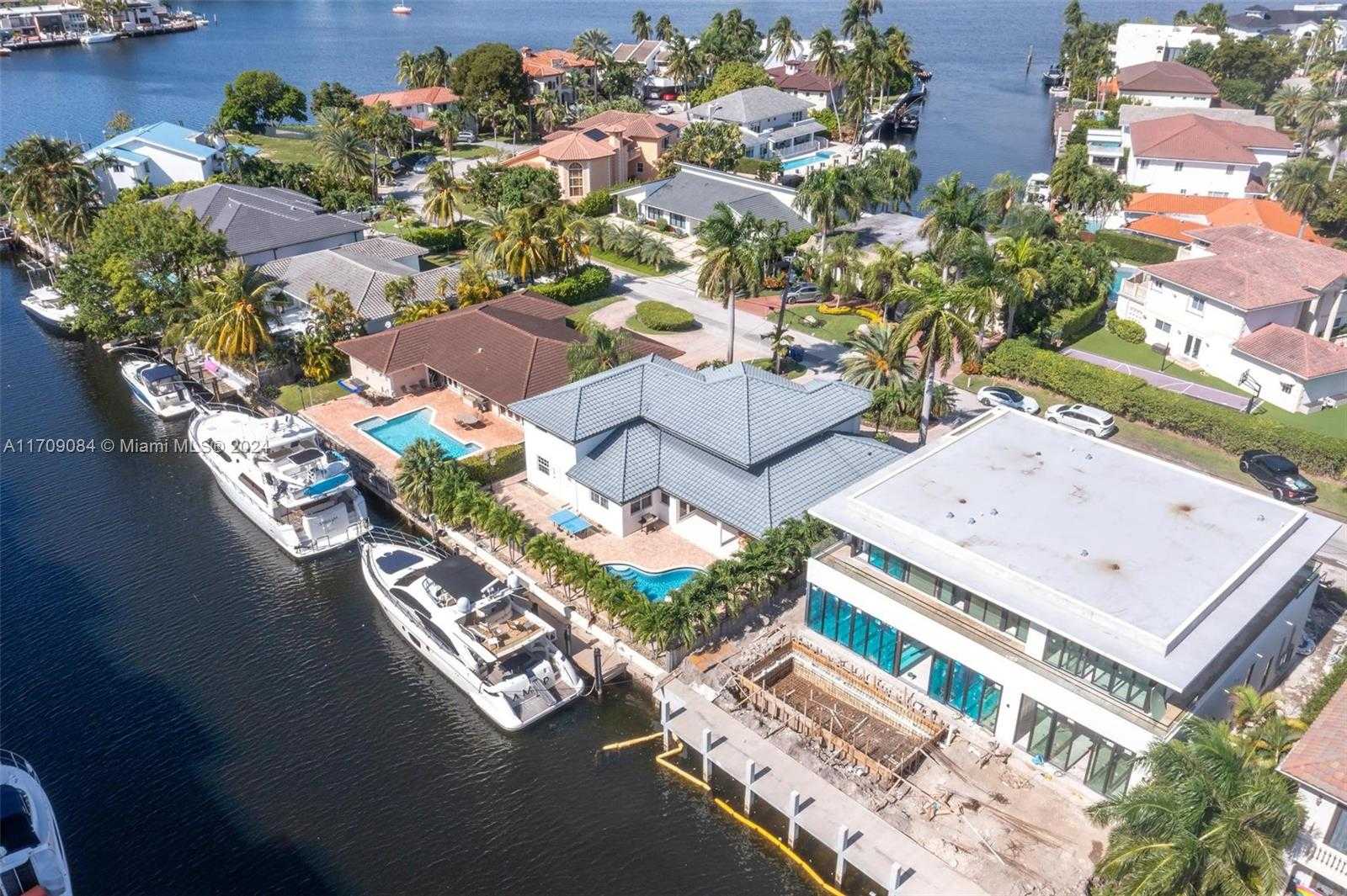 Small Image of 2940 NORTH EAST 164TH ST, North Miami Beach Number 3
