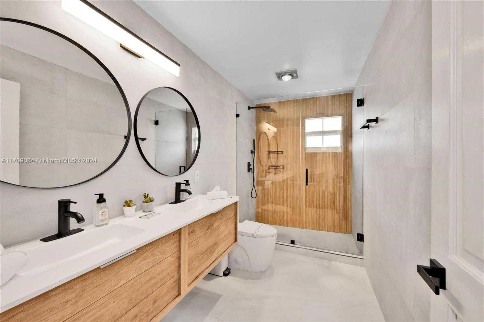 Small Image of 2940 NORTH EAST 164TH ST, North Miami Beach Number 31