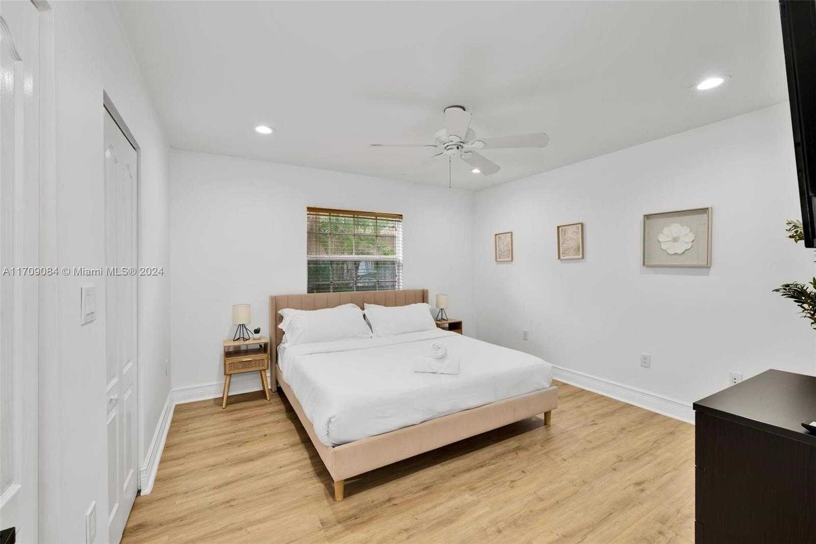 Small Image of 2940 NORTH EAST 164TH ST, North Miami Beach Number 33