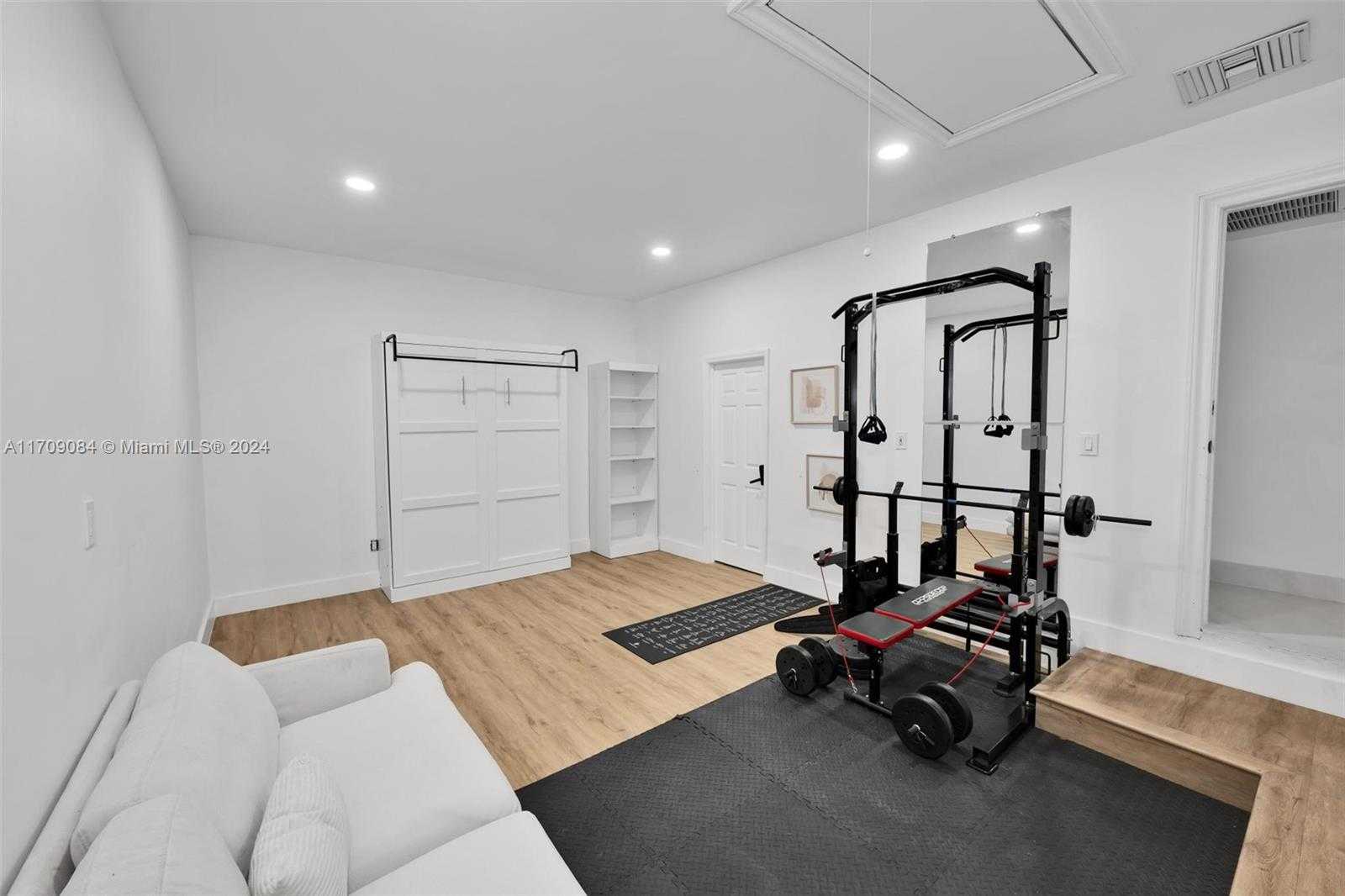 Small Image of 2940 NORTH EAST 164TH ST, North Miami Beach Number 36