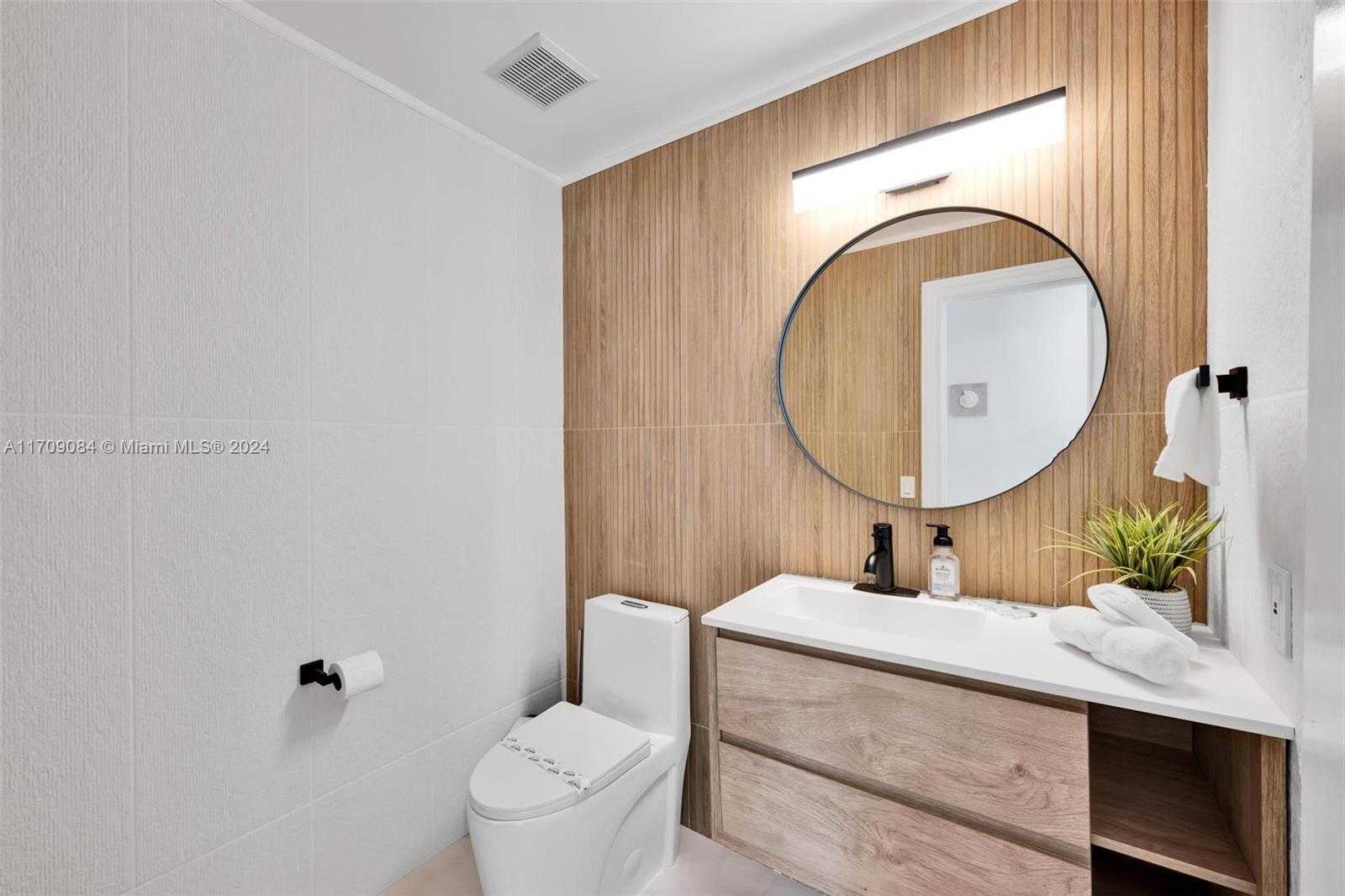 Small Image of 2940 NORTH EAST 164TH ST, North Miami Beach Number 37