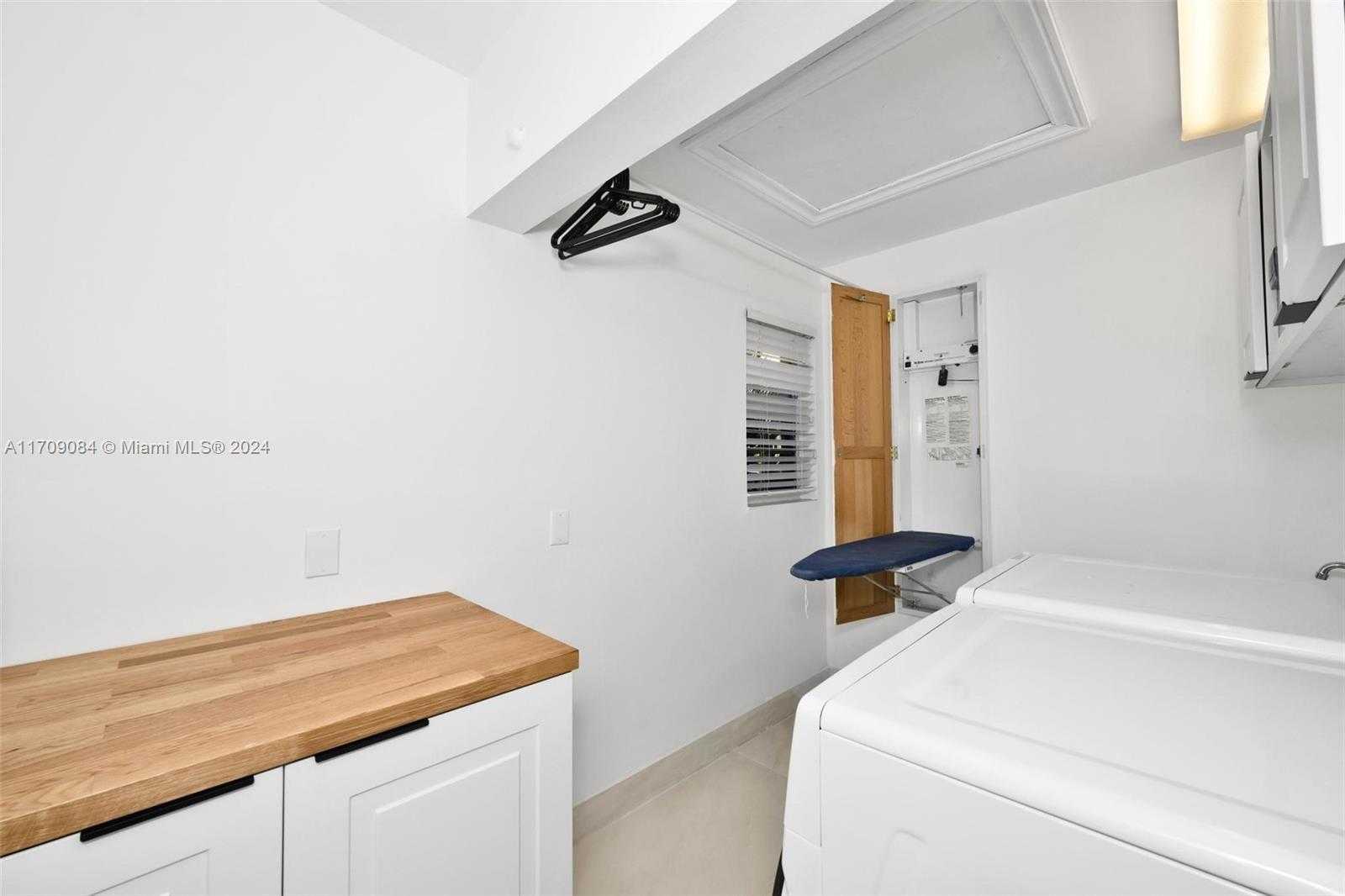 Small Image of 2940 NORTH EAST 164TH ST, North Miami Beach Number 38
